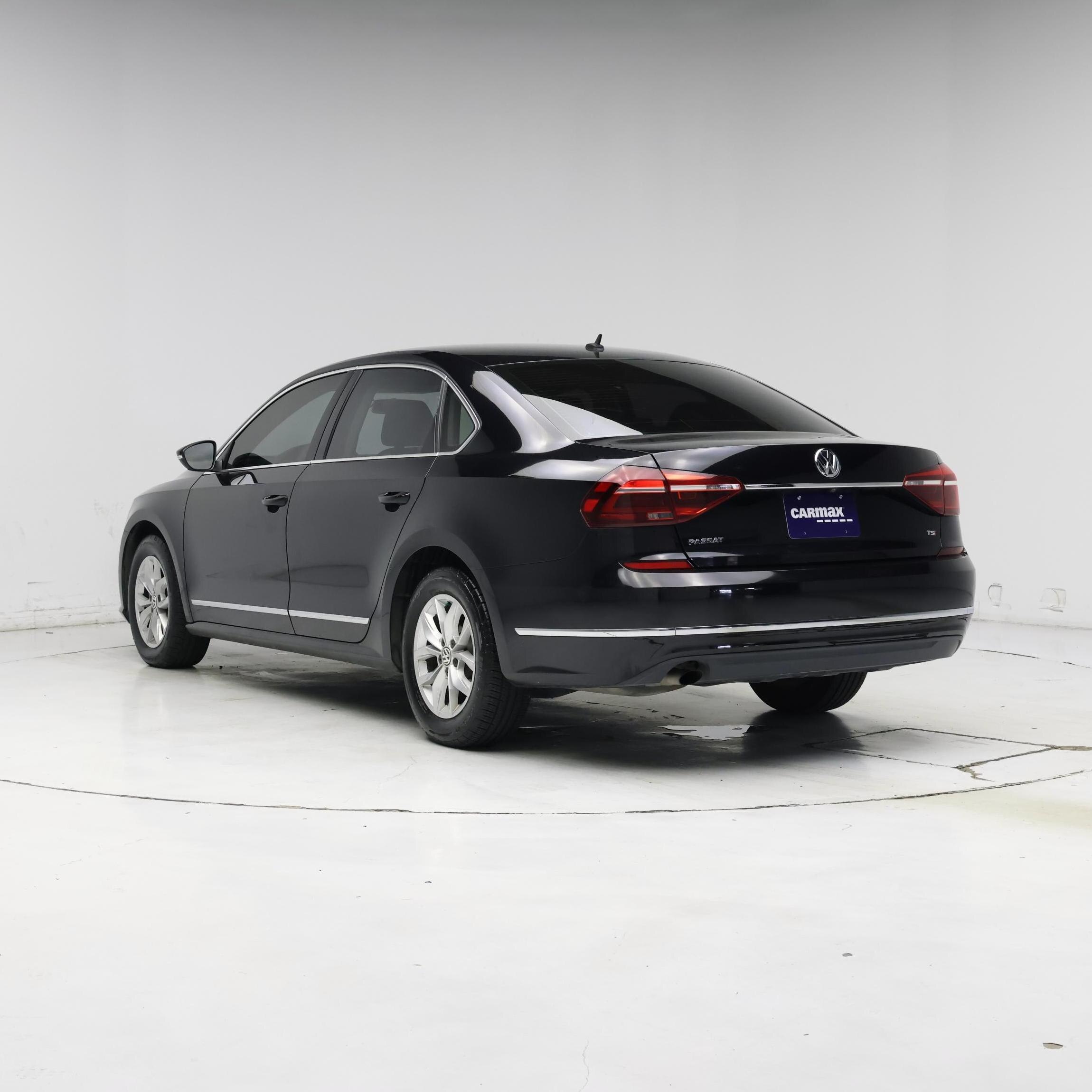 Thumbnail: 2017 Volkswagen Passat - 2