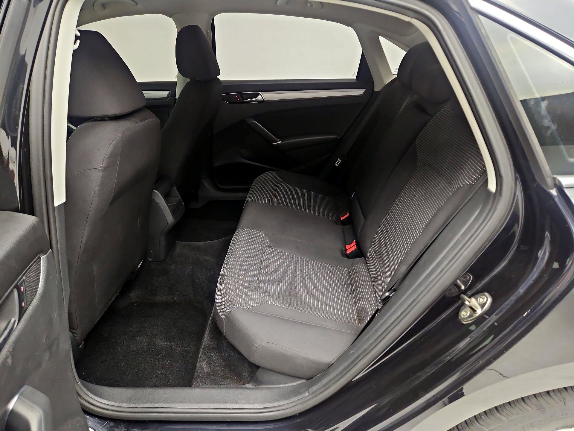 Thumbnail: 2017 Volkswagen Passat - 19
