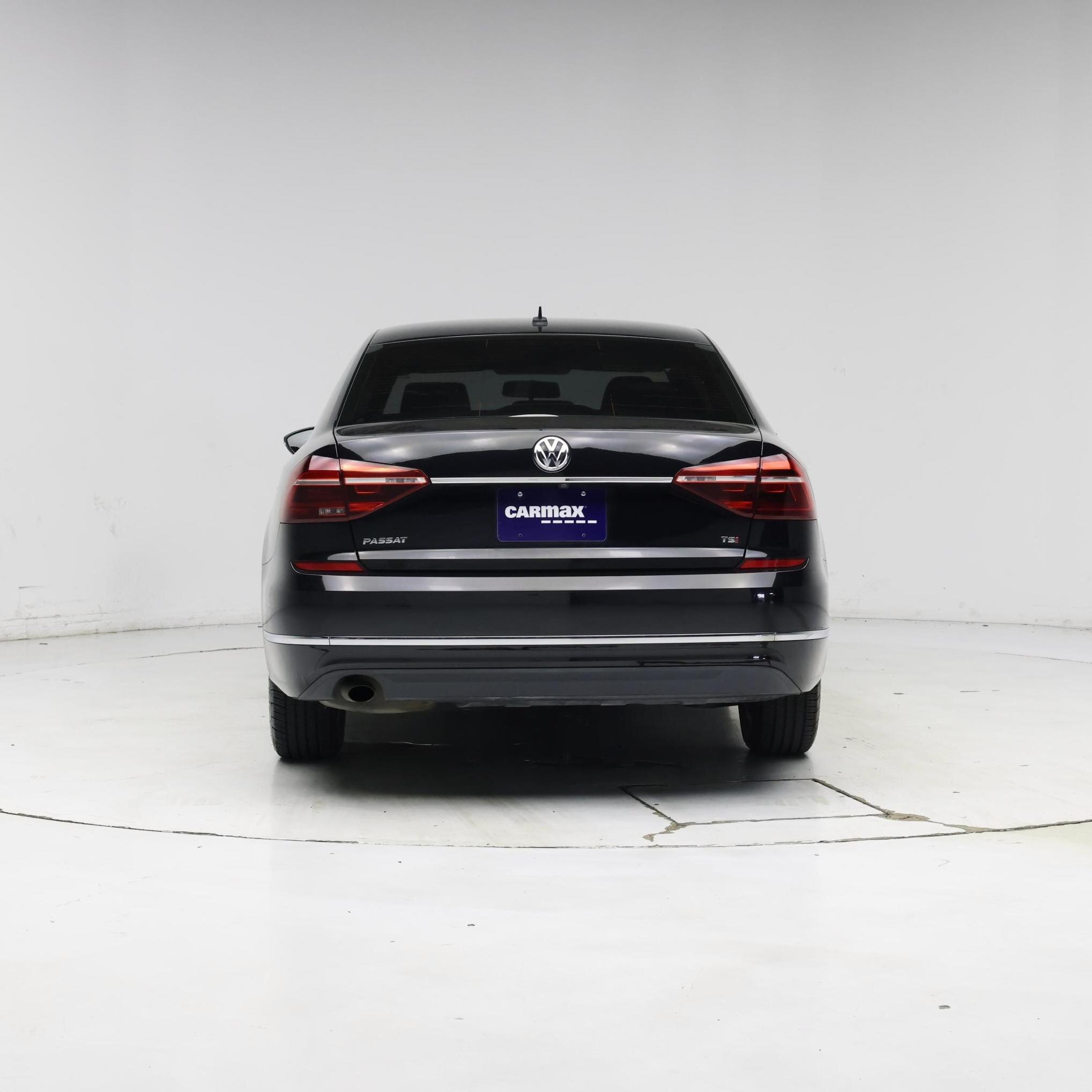 Thumbnail: 2017 Volkswagen Passat - 6