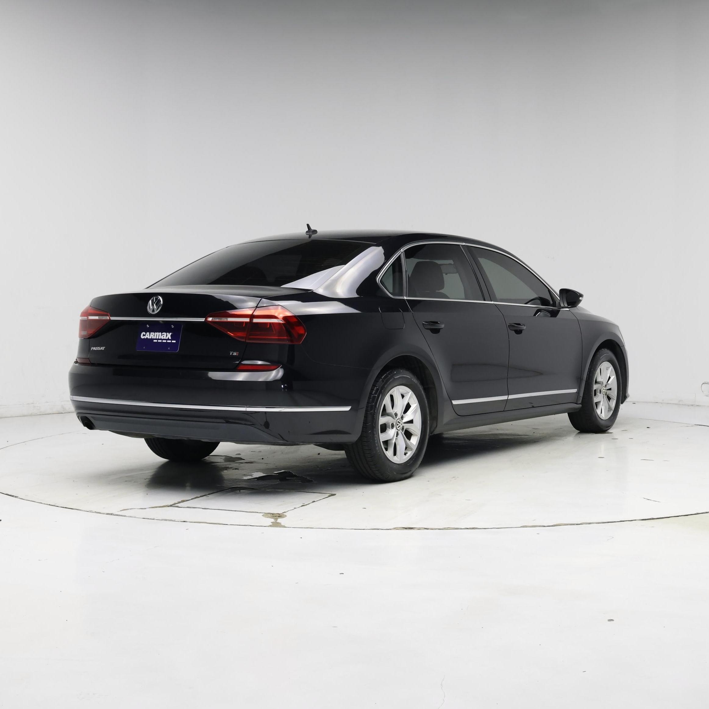 Thumbnail: 2017 Volkswagen Passat - 8