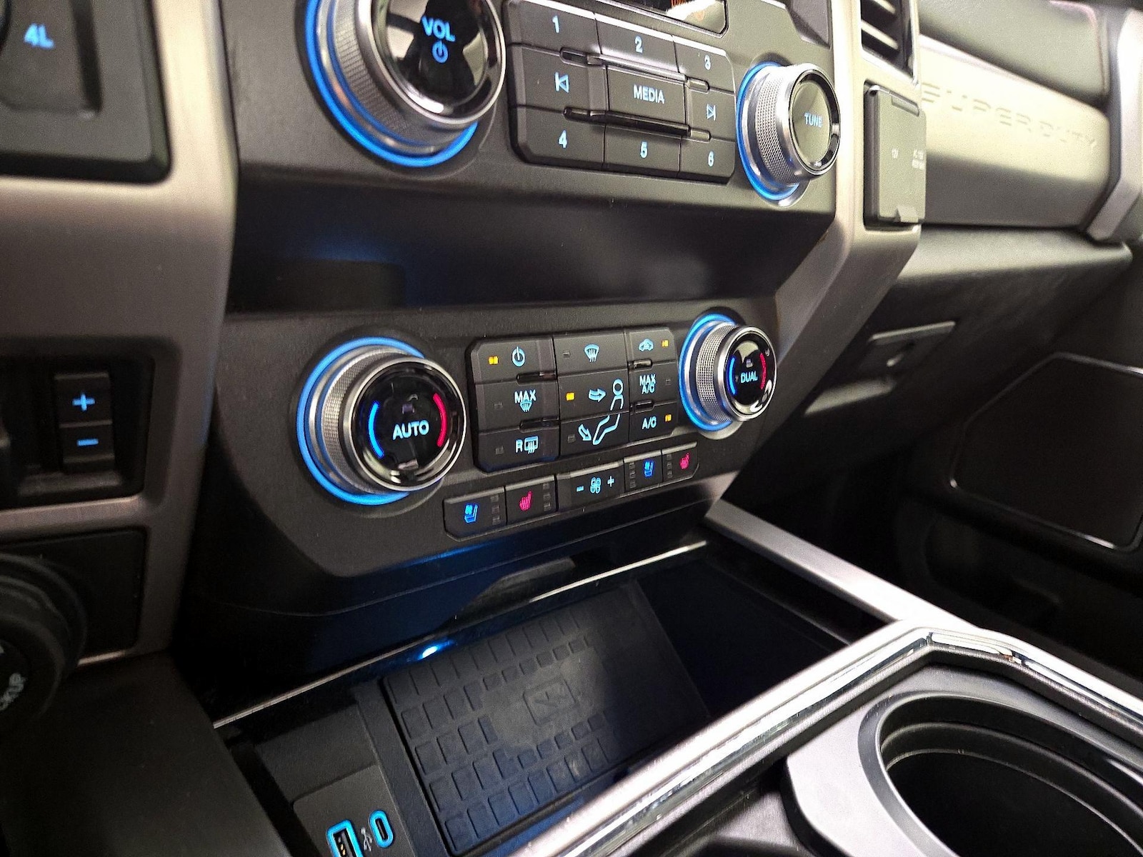2020 Ford F-250 Super Duty Platinum - Photo 18