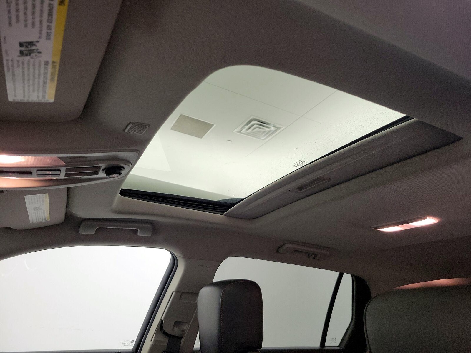 Sunroof(s) & Overhead Airbags