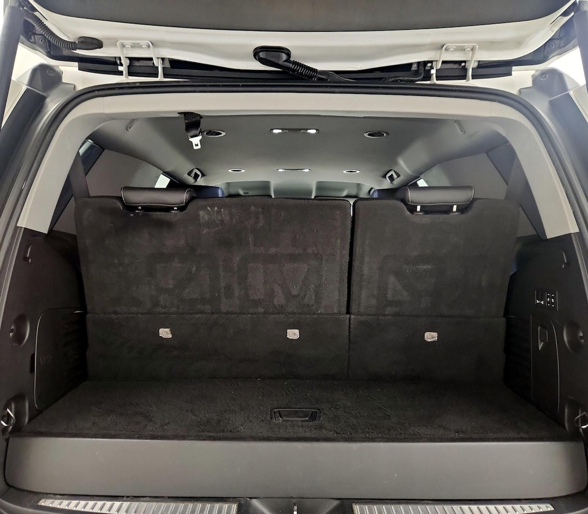 Trunk/Cargo (Seats Up)