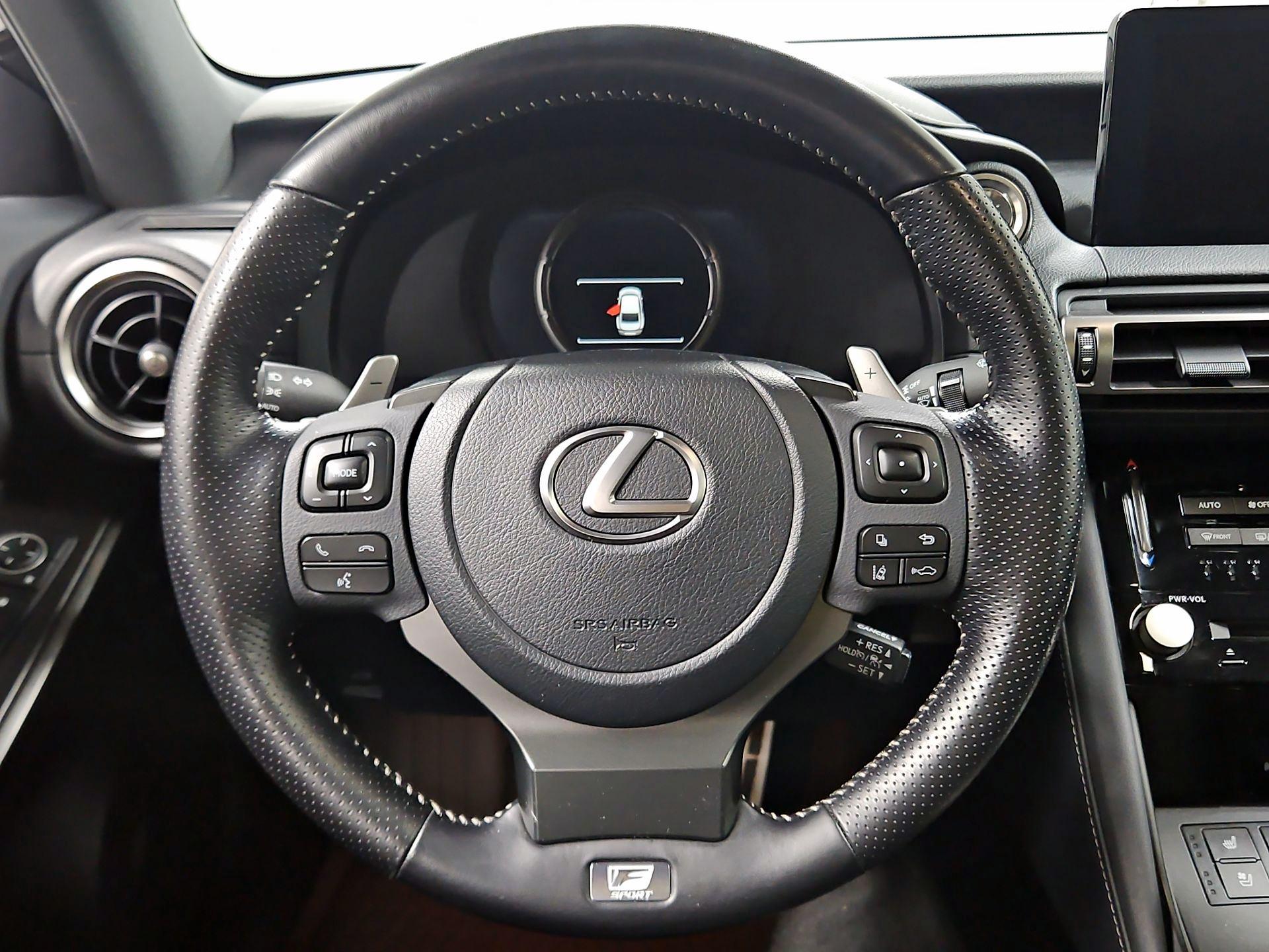 Thumbnail: 2022 Lexus IS - 10