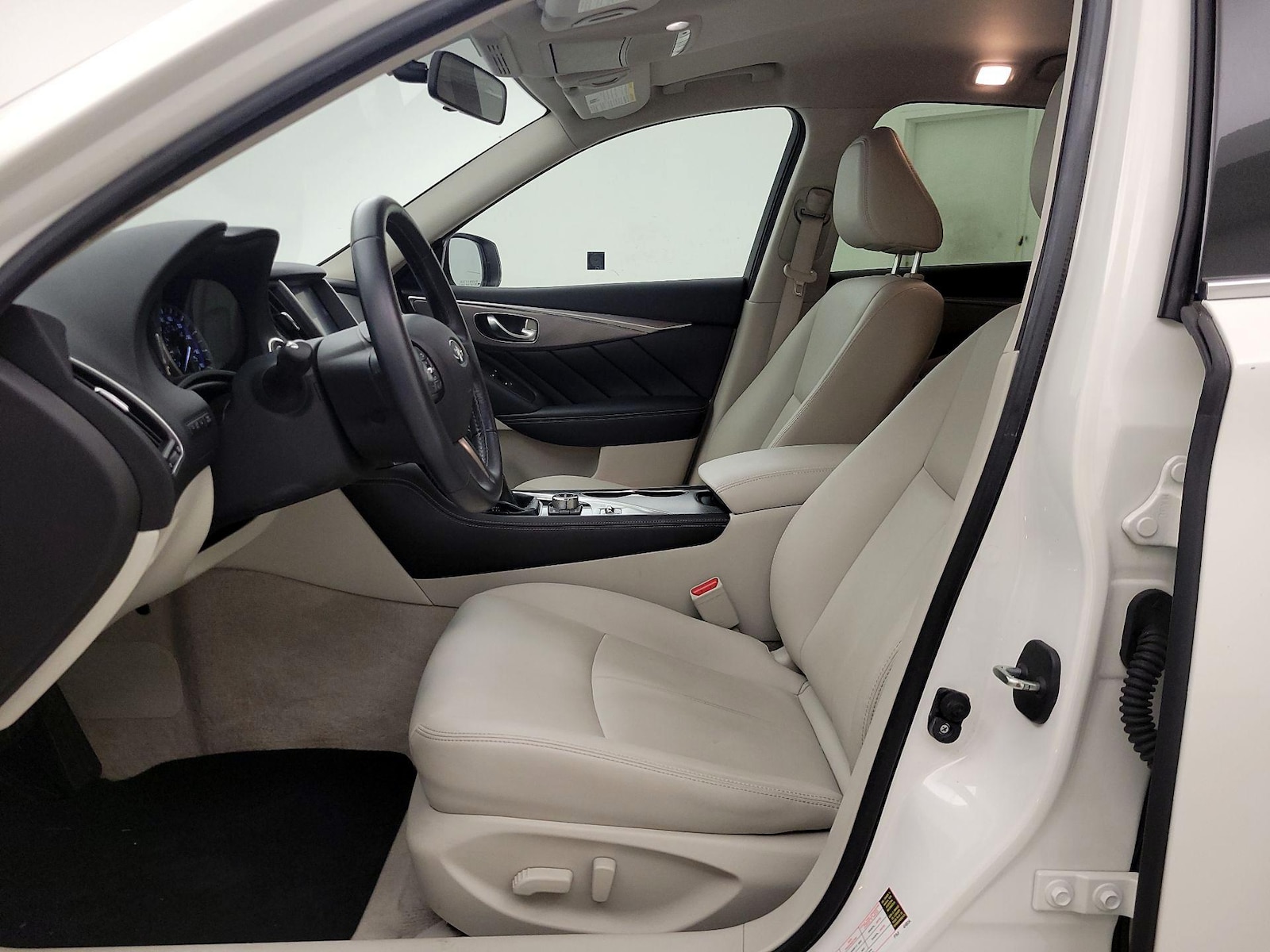 Power Seat(s) & Side Airbags
