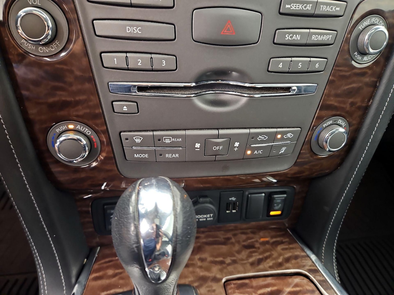 2019 Nissan Armada SL - Photo 18