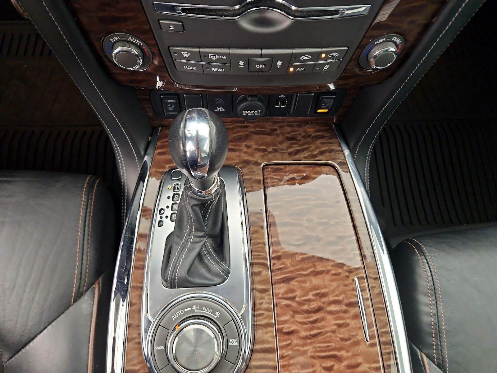 2019 Nissan Armada SL - Photo 19