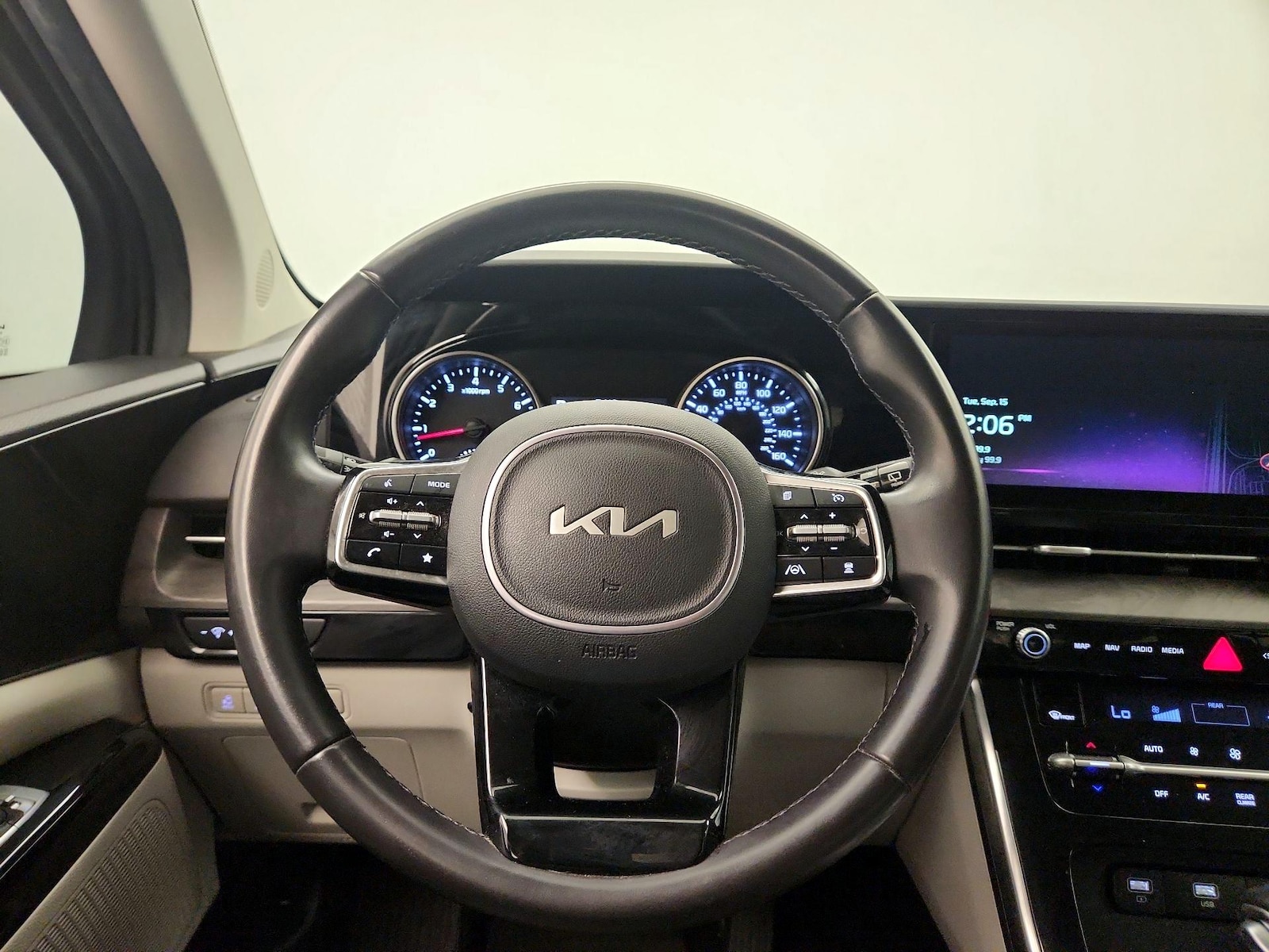 2024 Kia Carnival EX - Photo 11