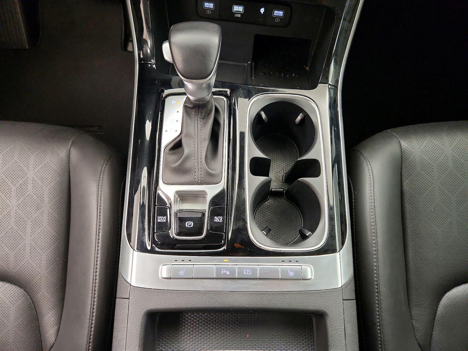 2024 Kia Carnival EX - Photo 18