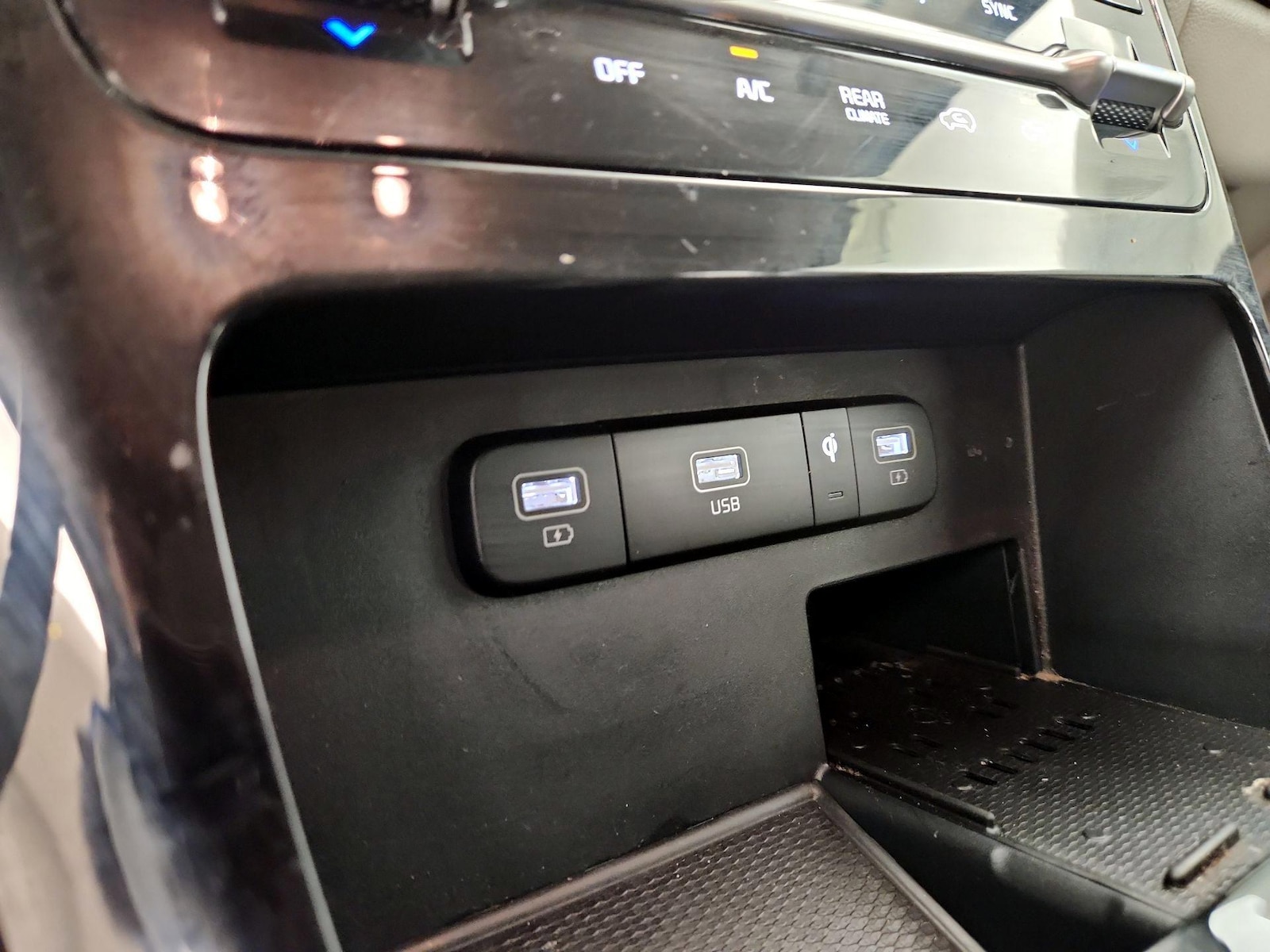 2024 Kia Carnival EX - Photo 19