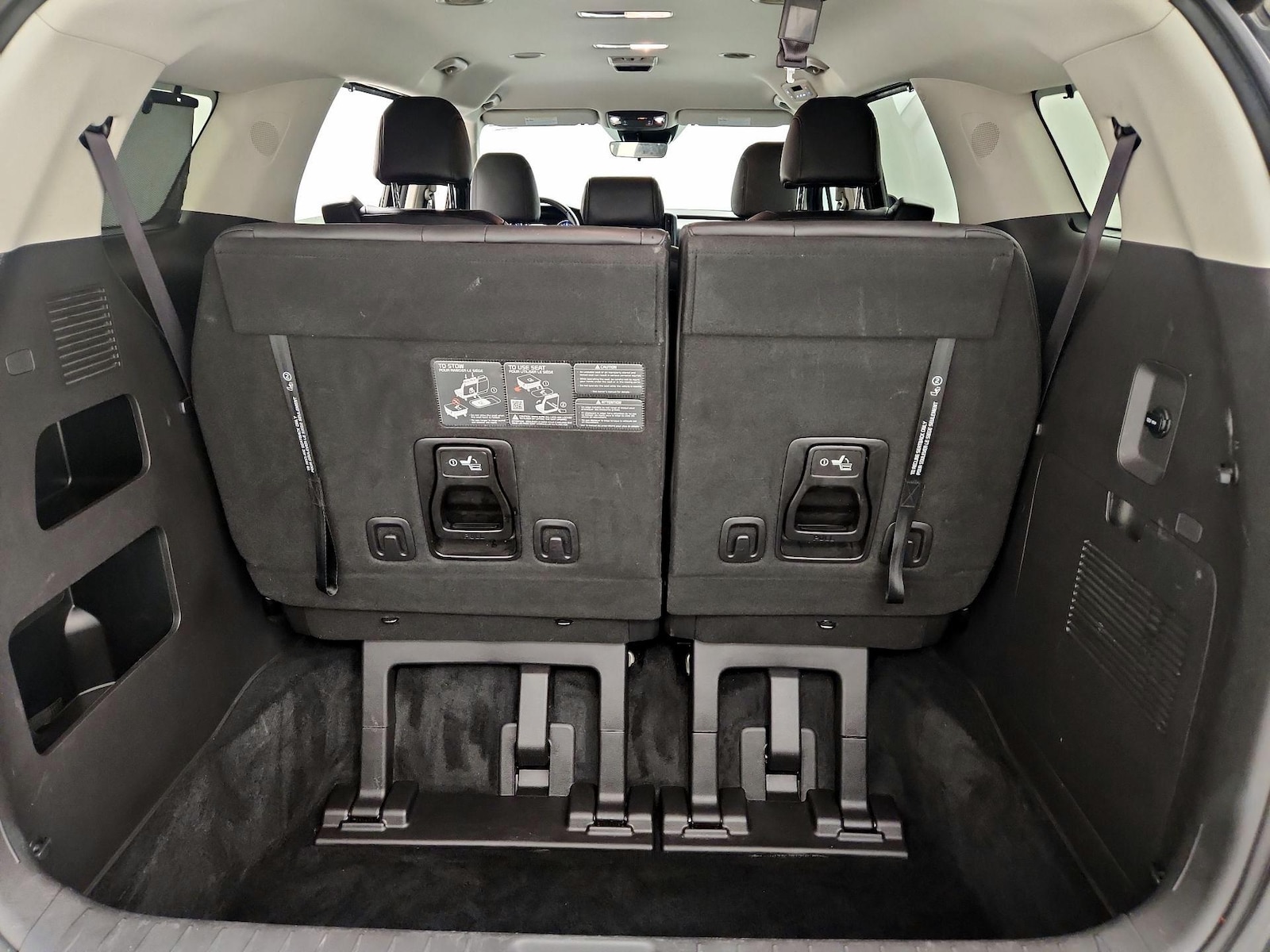 2024 Kia Carnival EX - Photo 22