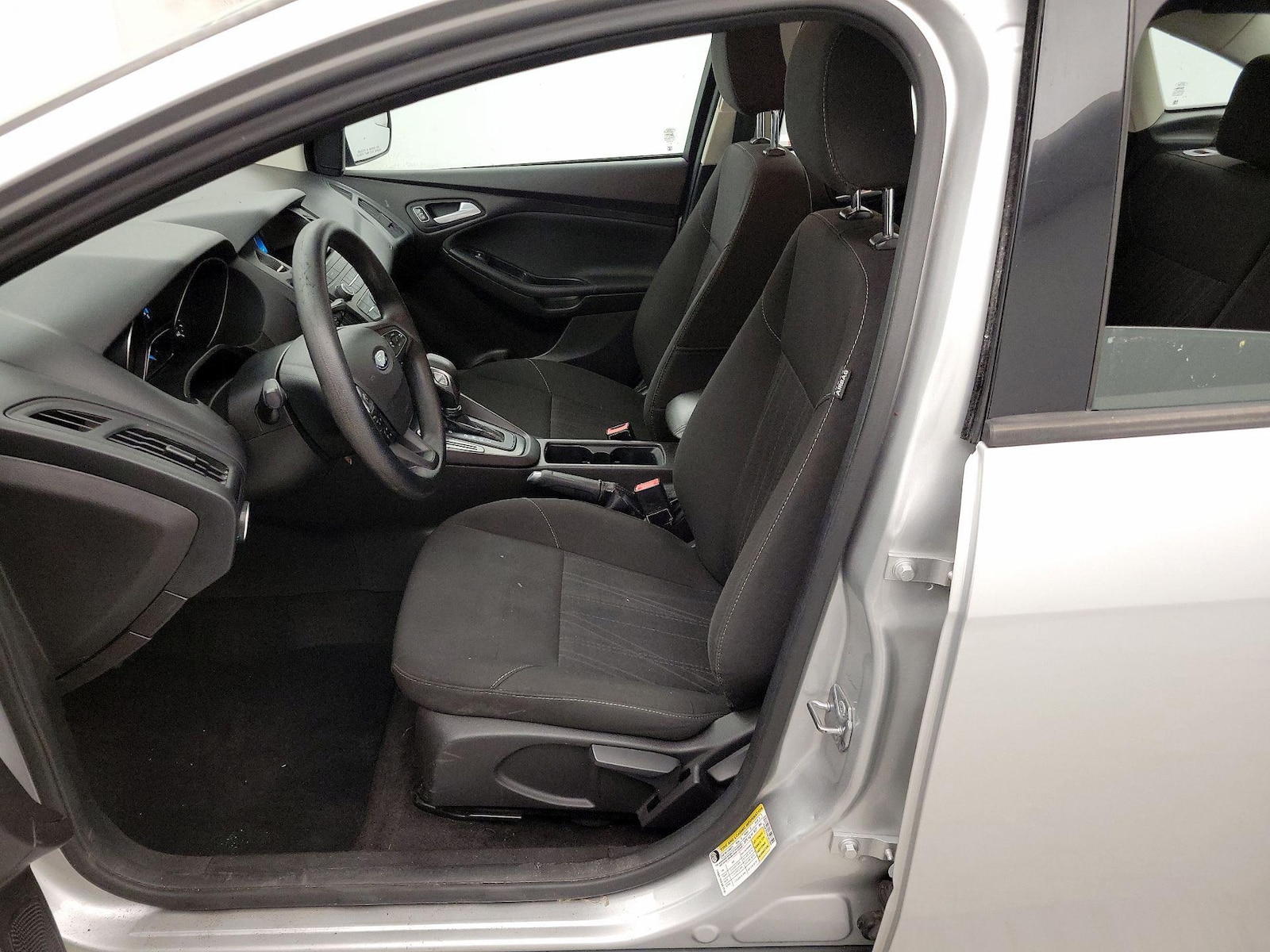 2017 Ford Focus SE - Photo 12