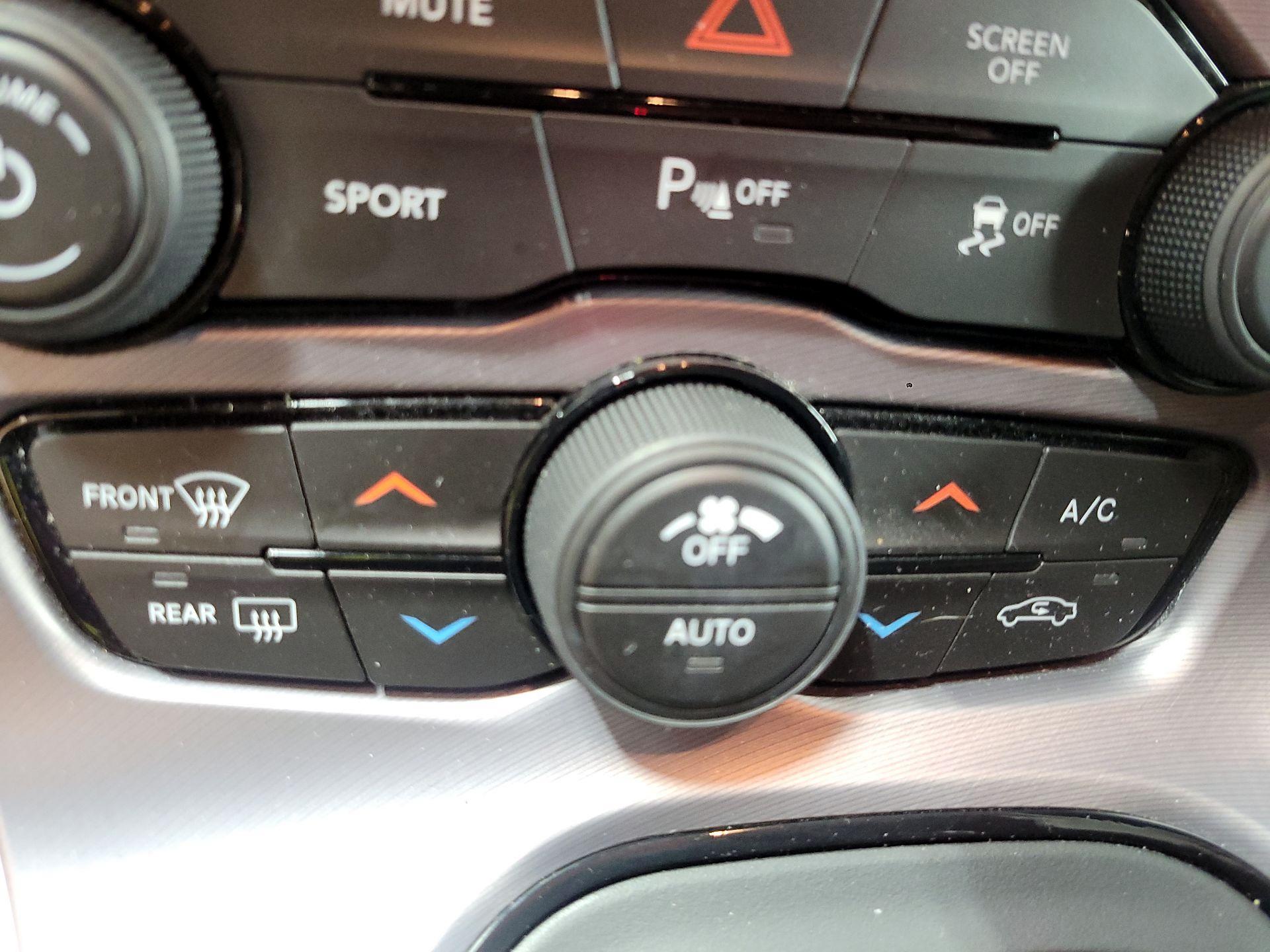 Thumbnail: 2019 Dodge Challenger - 16