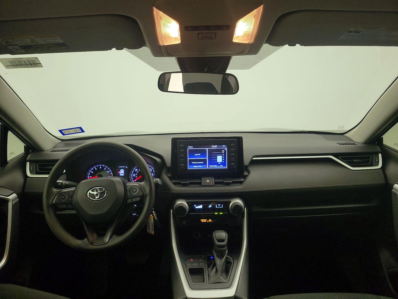 2019 Toyota RAV4 LE - Photo 10