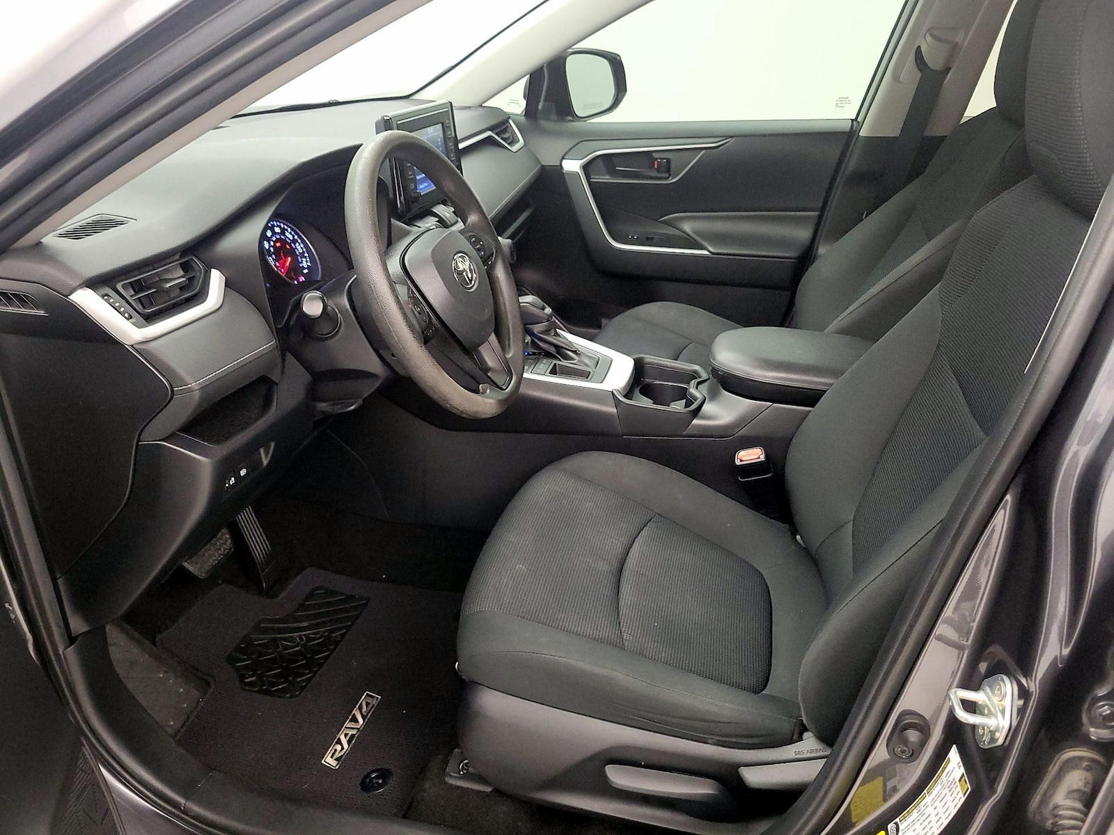 2019 Toyota RAV4 LE - Photo 12