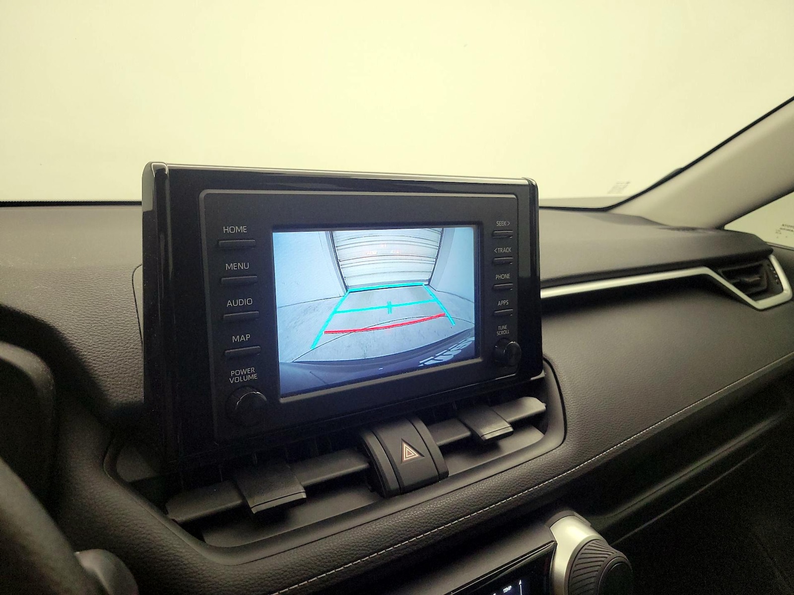 2019 Toyota RAV4 LE - Photo 15