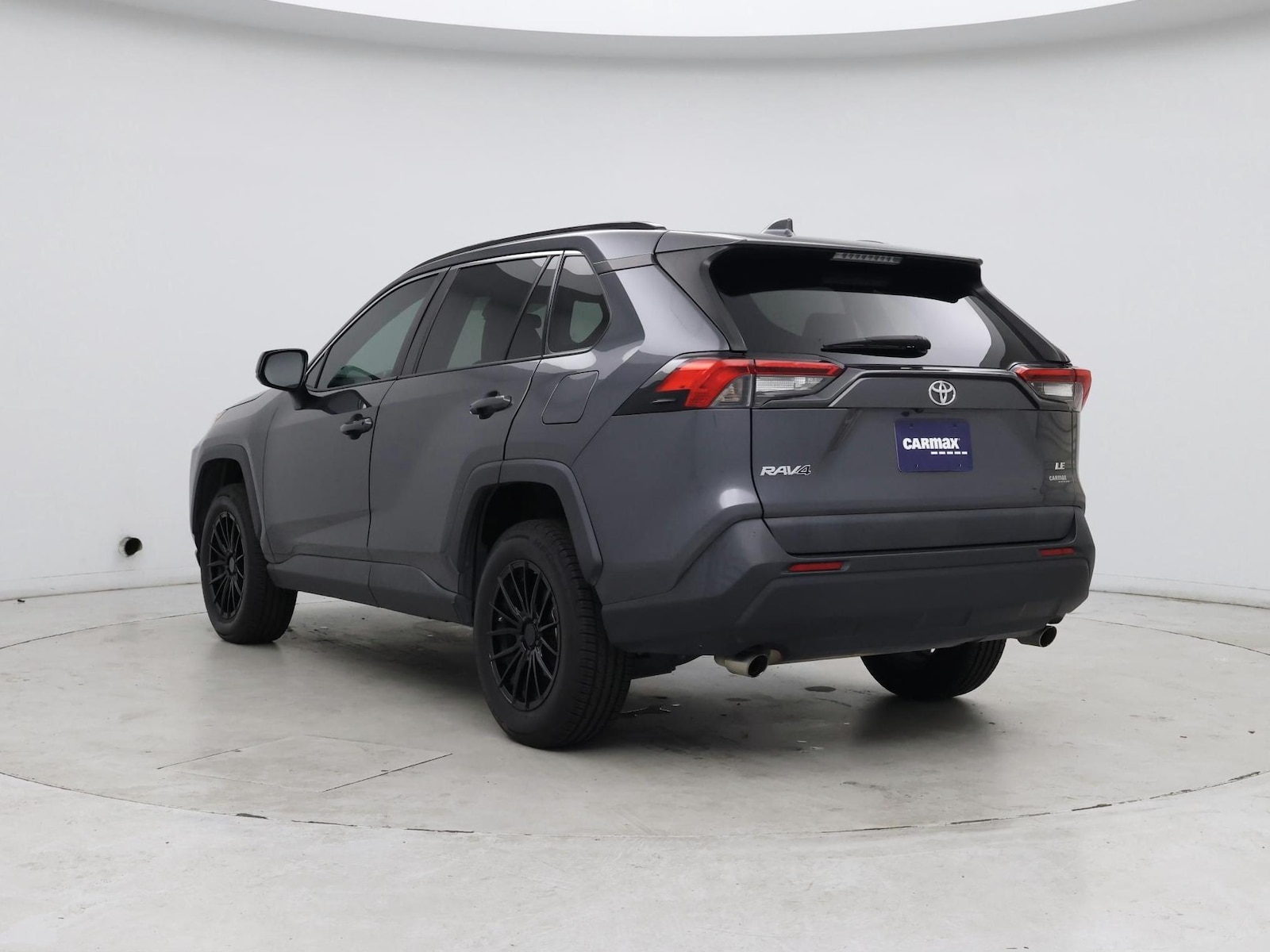 2019 Toyota RAV4 LE - Photo 3
