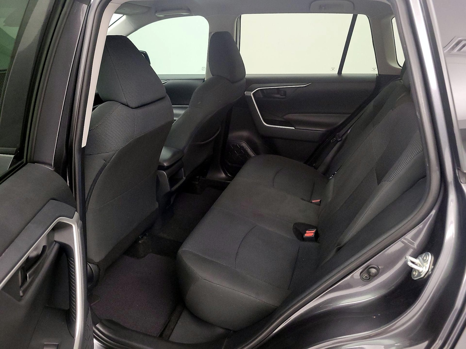 2019 Toyota RAV4 LE - Photo 20
