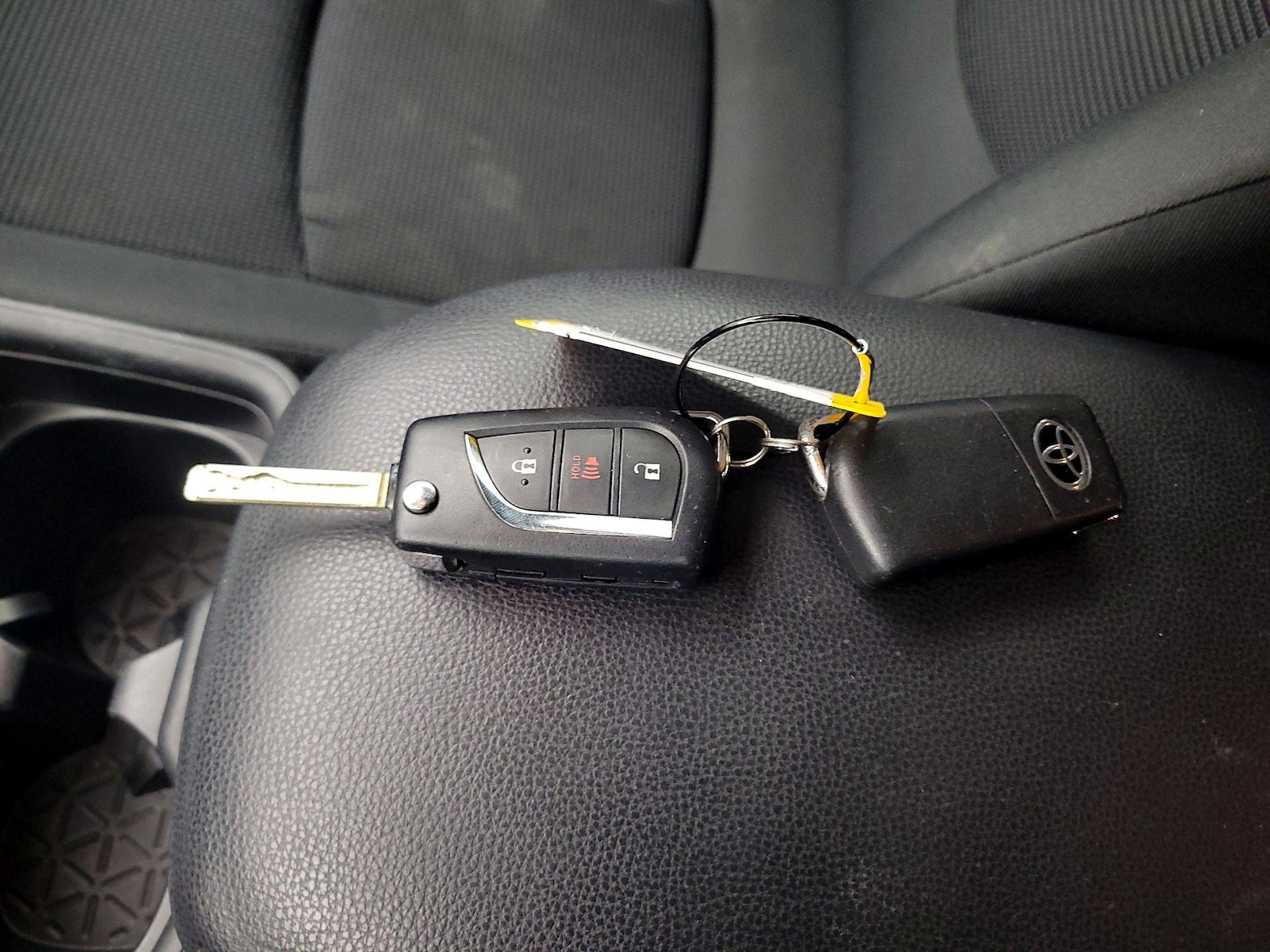 2019 Toyota RAV4 LE - Photo 23