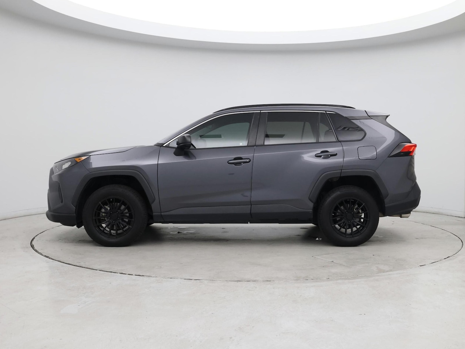 2019 Toyota RAV4 LE - Photo 4