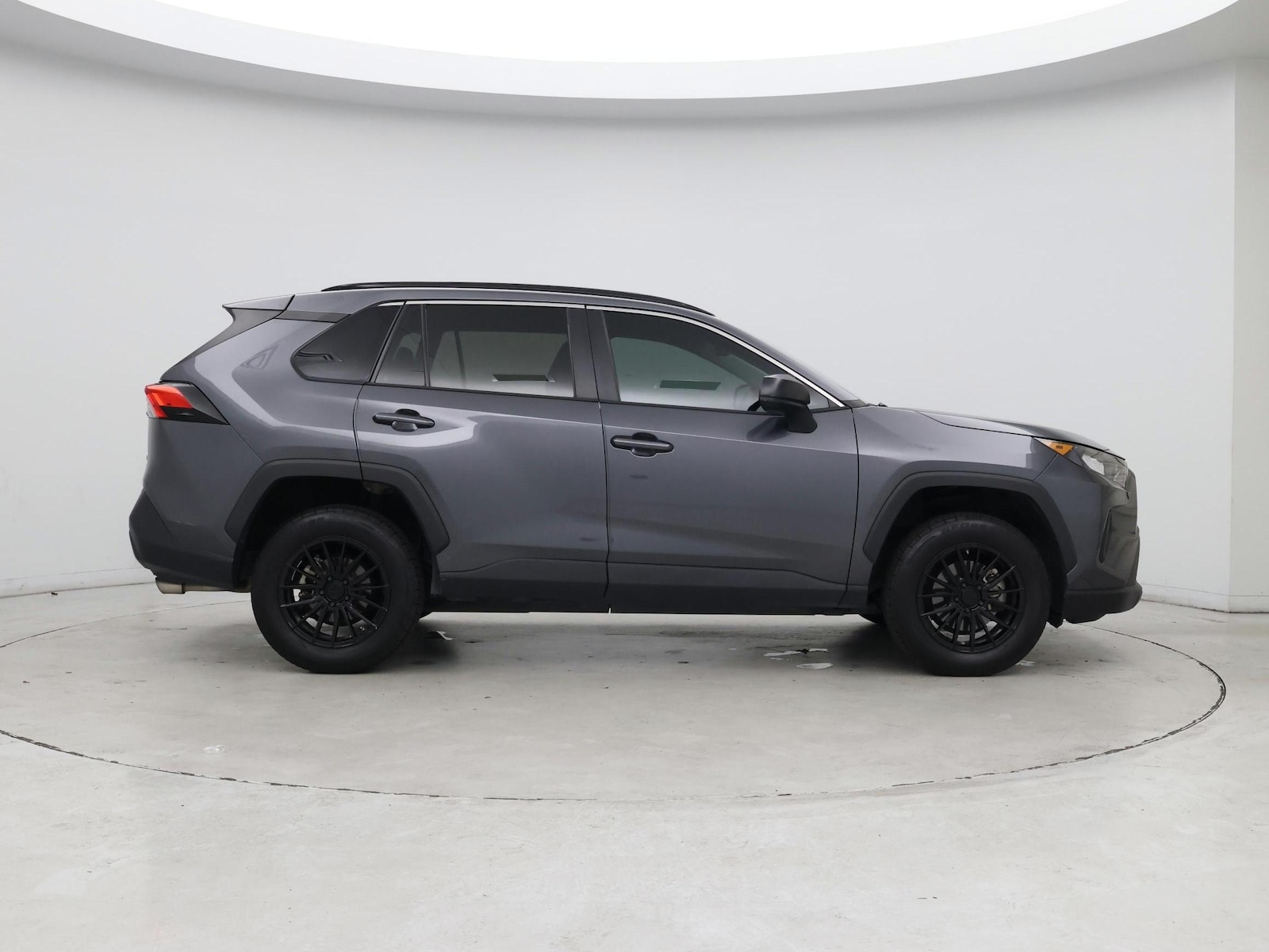 2019 Toyota RAV4 LE - Photo 8