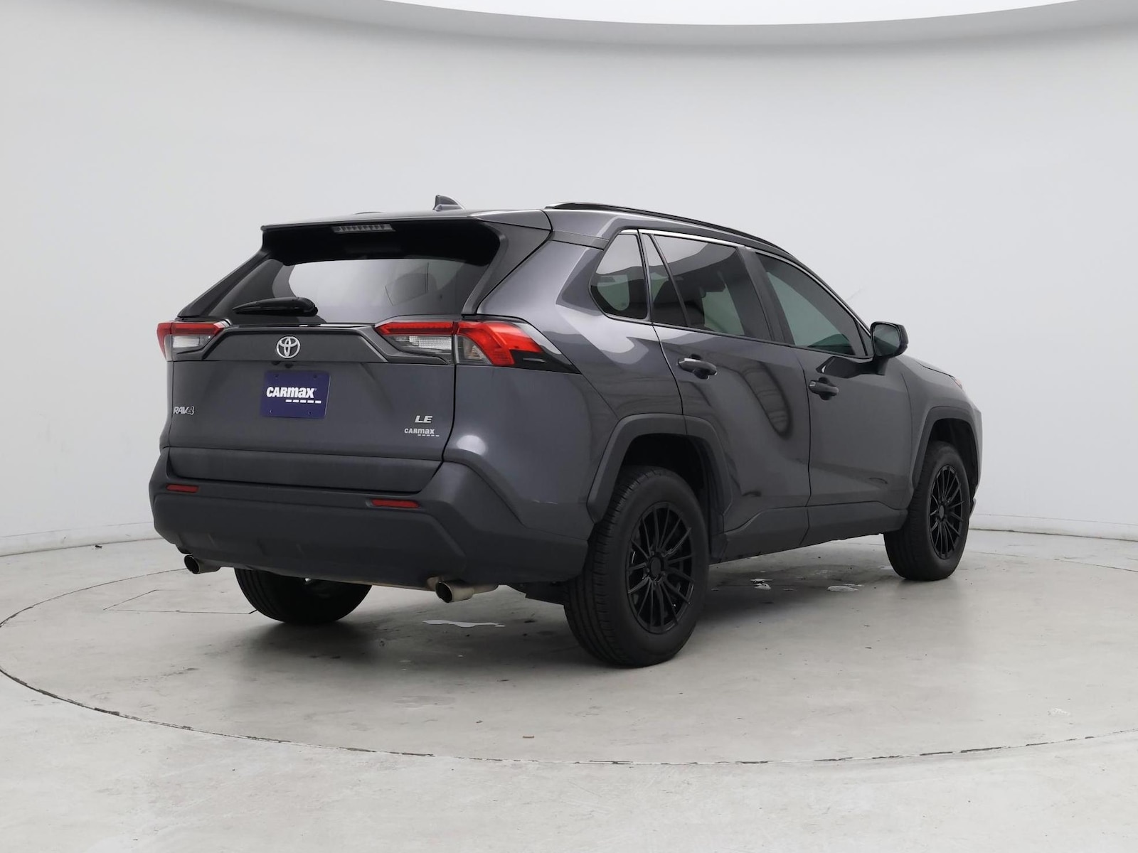 2019 Toyota RAV4 LE - Photo 9