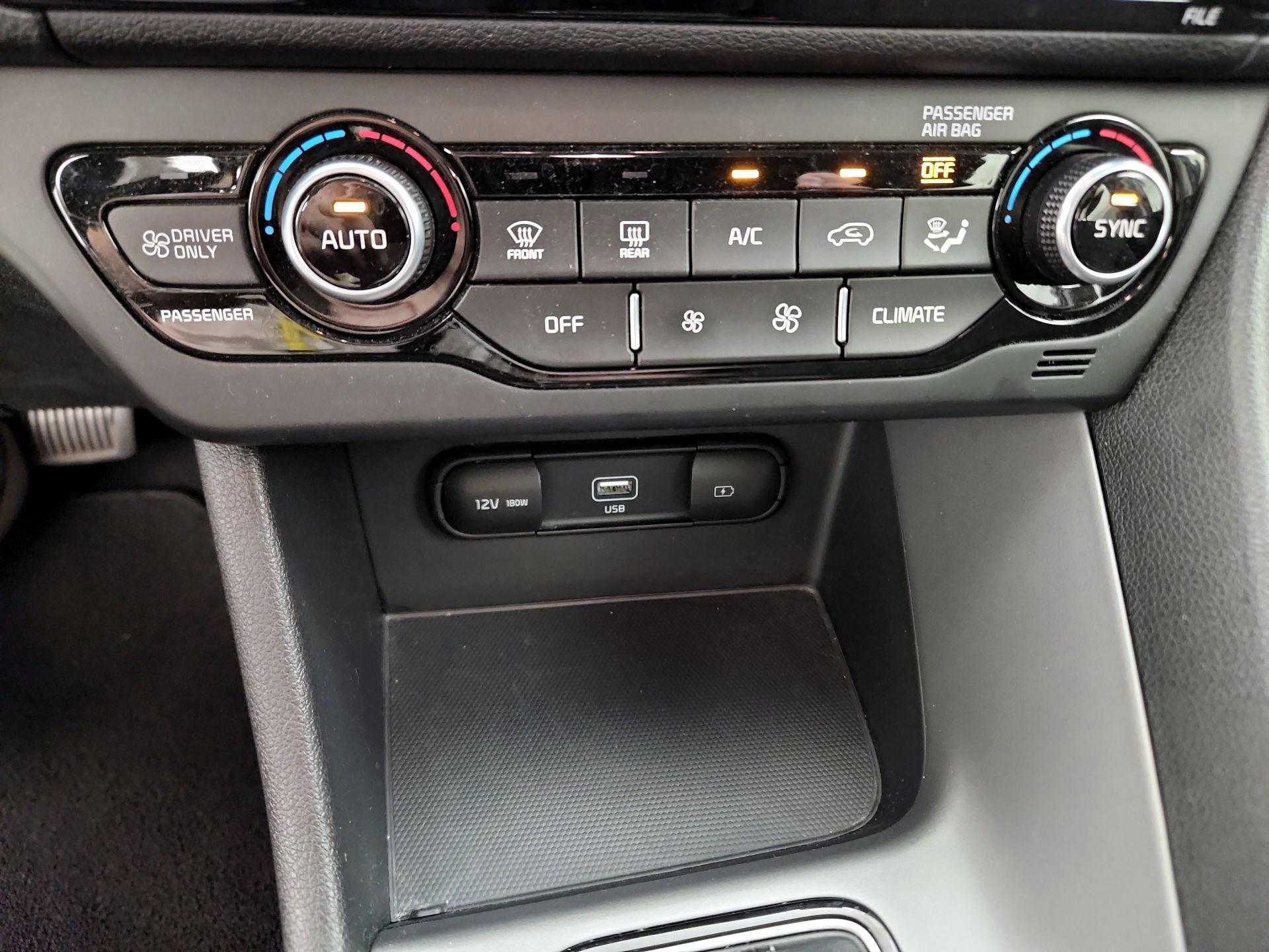 Thumbnail: 2020 Kia Niro - 16