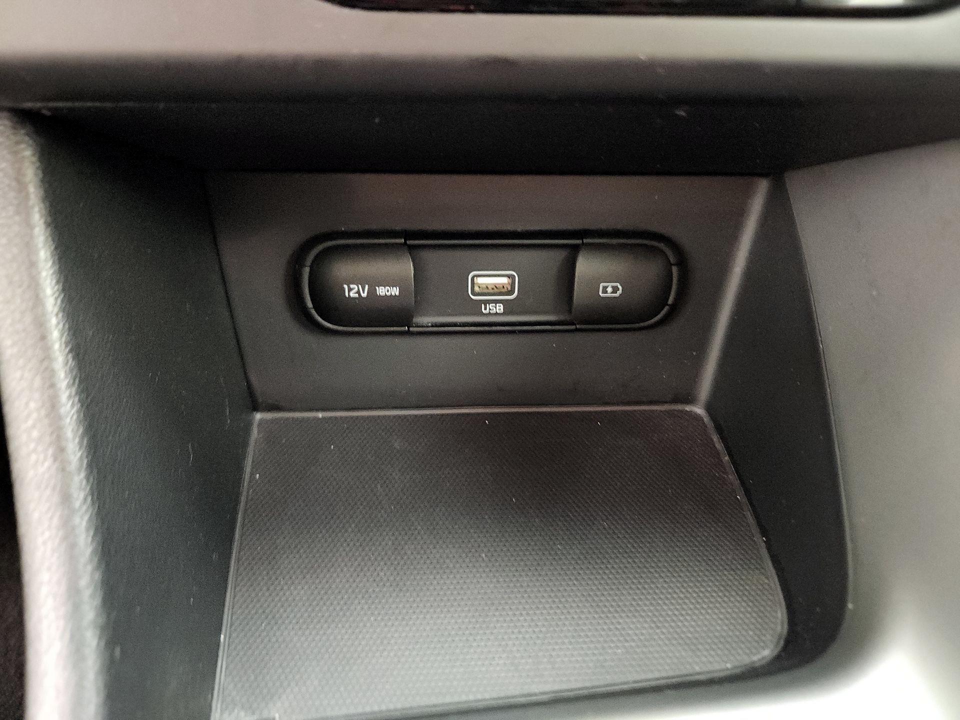 Thumbnail: 2020 Kia Niro - 17