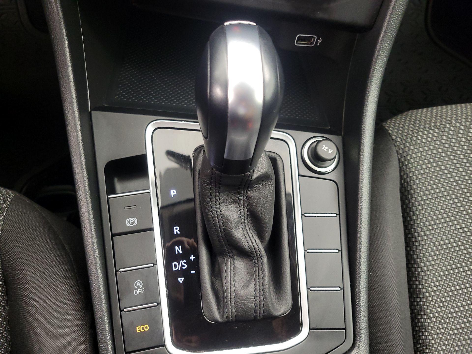 Thumbnail: 2019 Volkswagen Jetta - 17