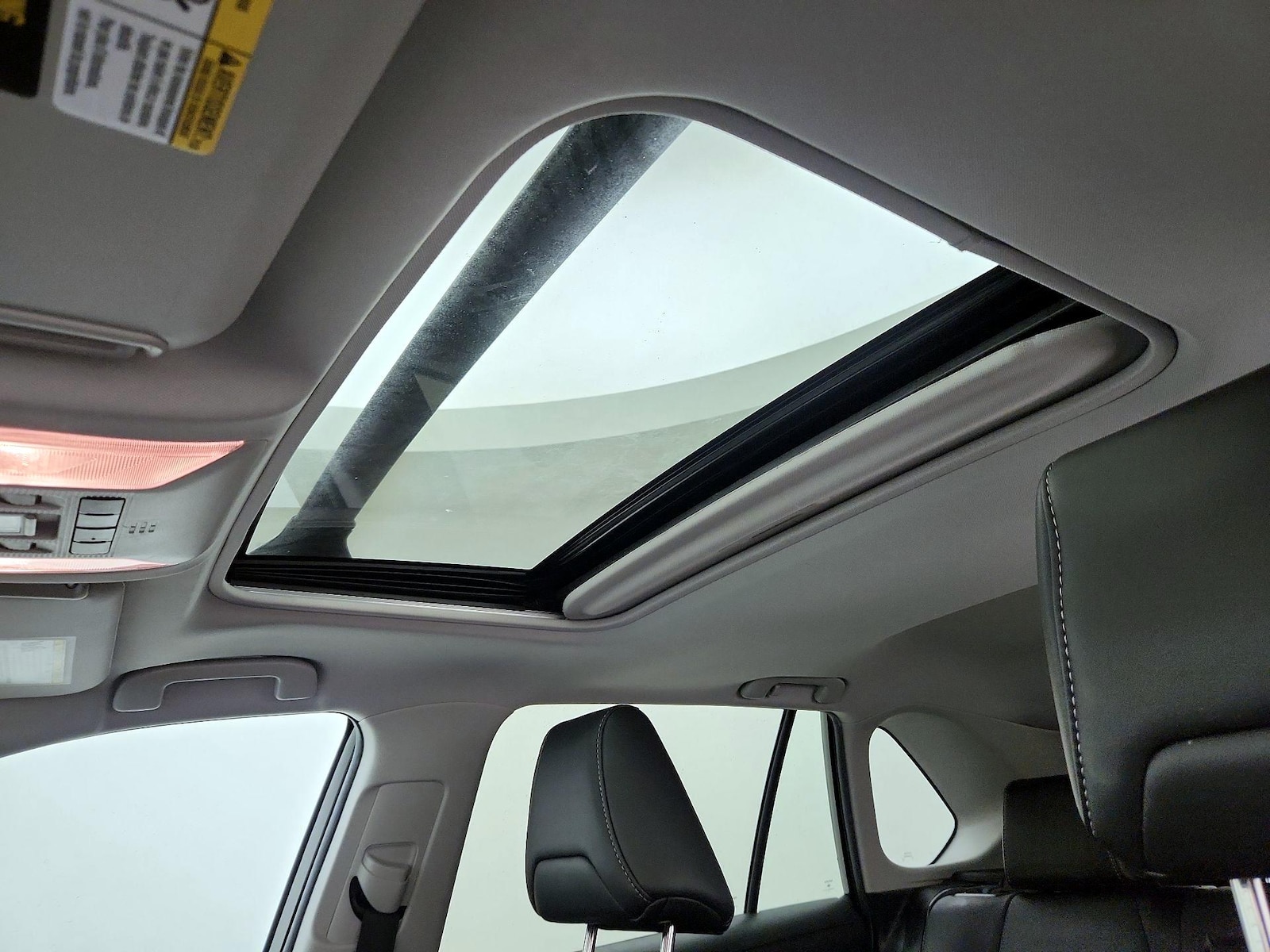 Sunroof(s) & Overhead Airbags
