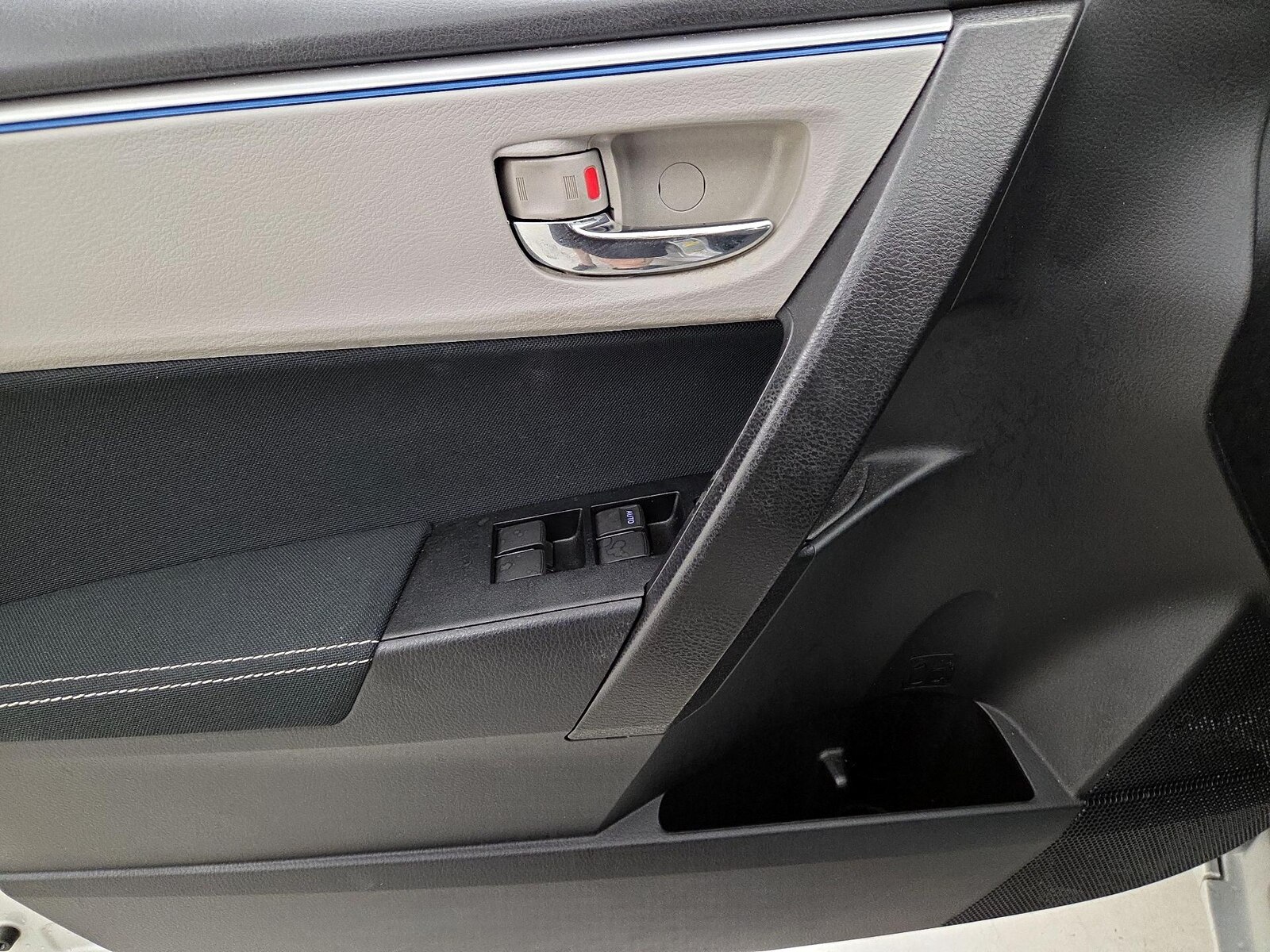 2016 Toyota Corolla LE - Photo 13