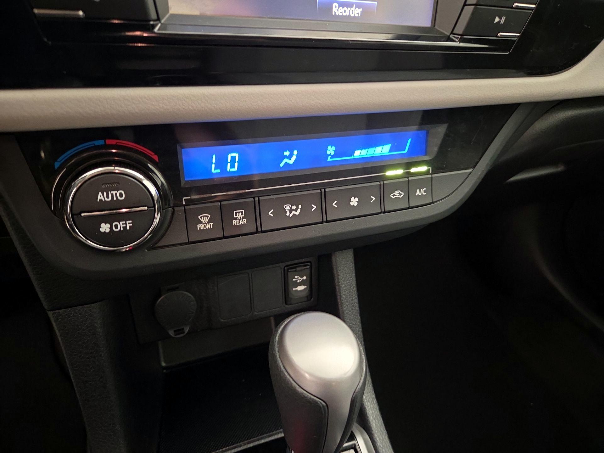 Thumbnail: 2016 Toyota Corolla - 16