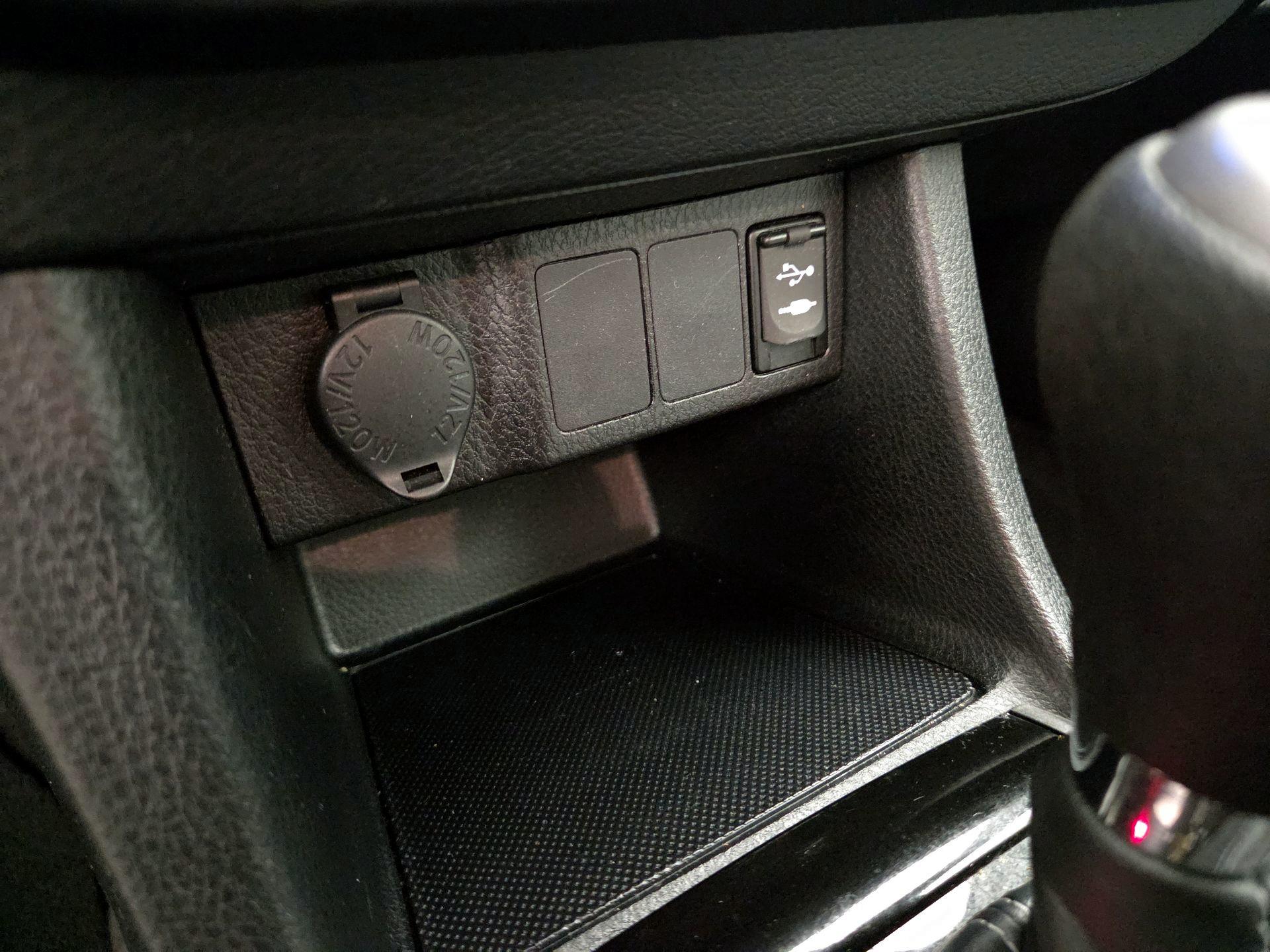 Thumbnail: 2016 Toyota Corolla - 18