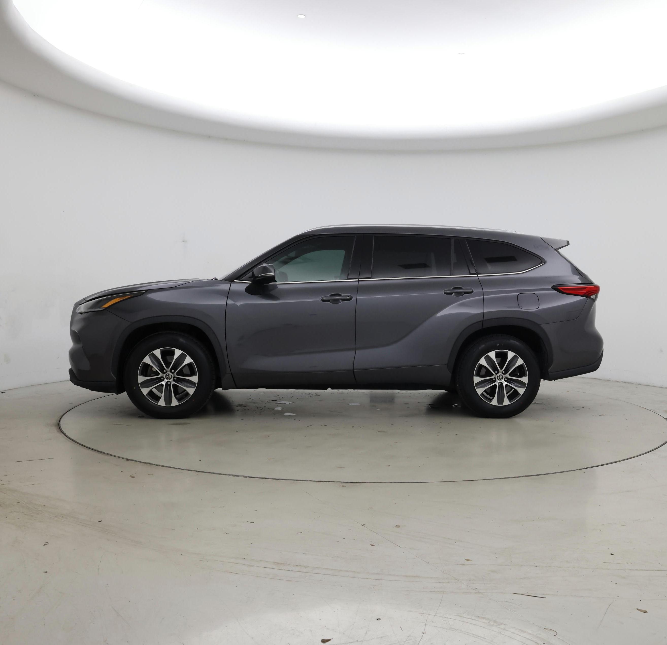 Thumbnail: 2021 Toyota Highlander - 3