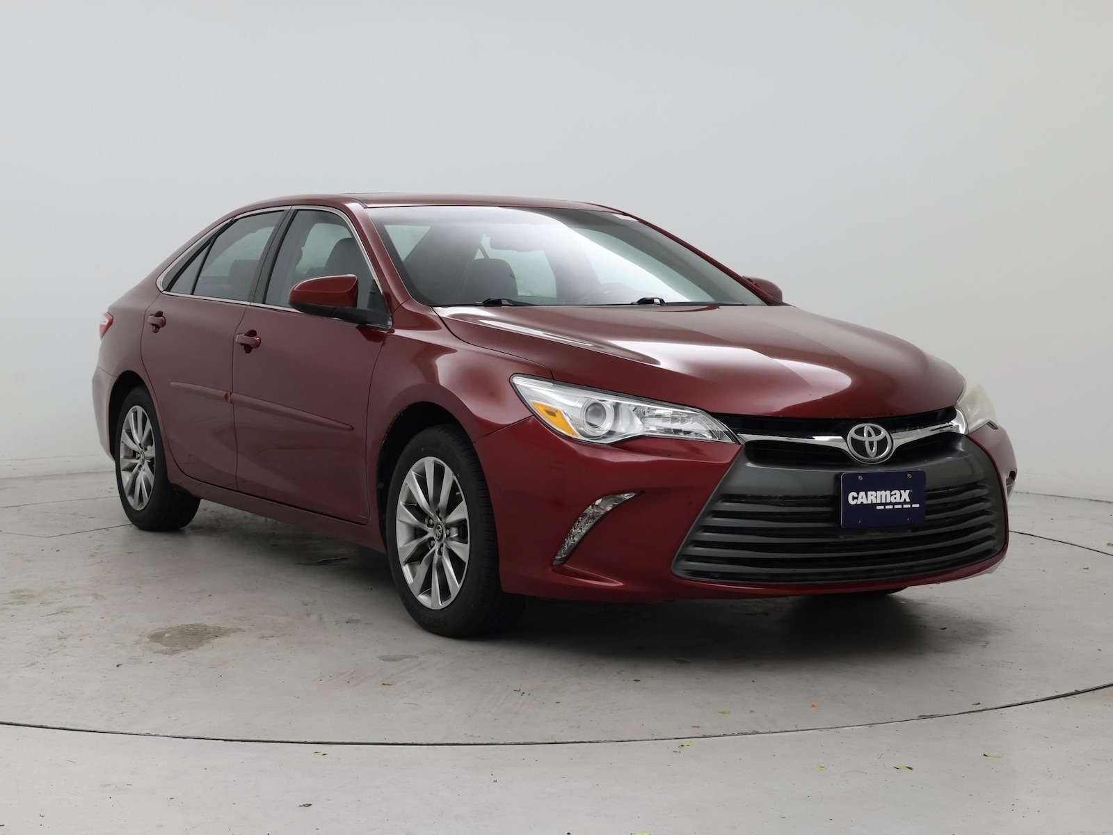 2016 Toyota Camry XLE - Photo 2
