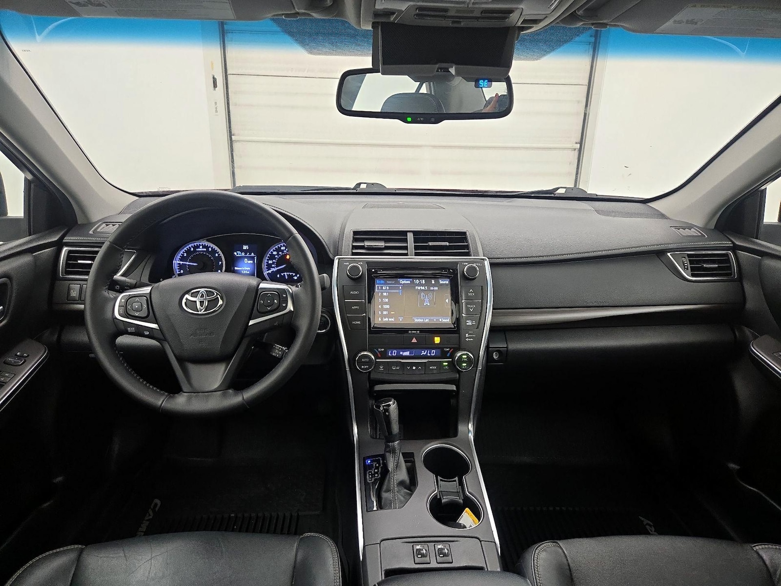 2016 Toyota Camry XLE - Photo 10