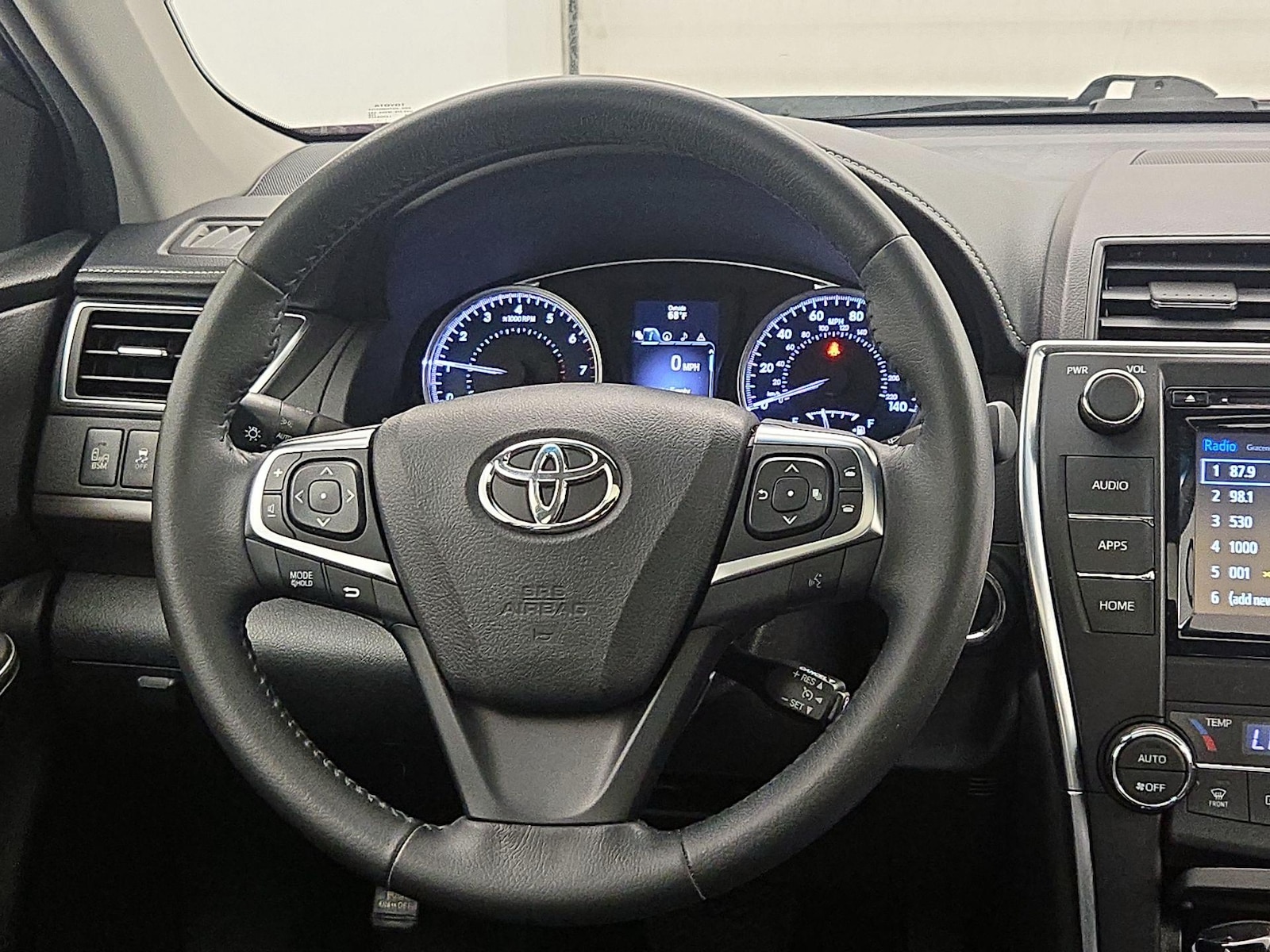 2016 Toyota Camry XLE - Photo 11