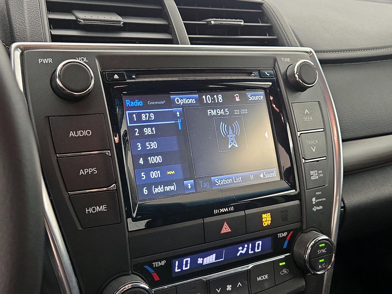 2016 Toyota Camry XLE - Photo 16