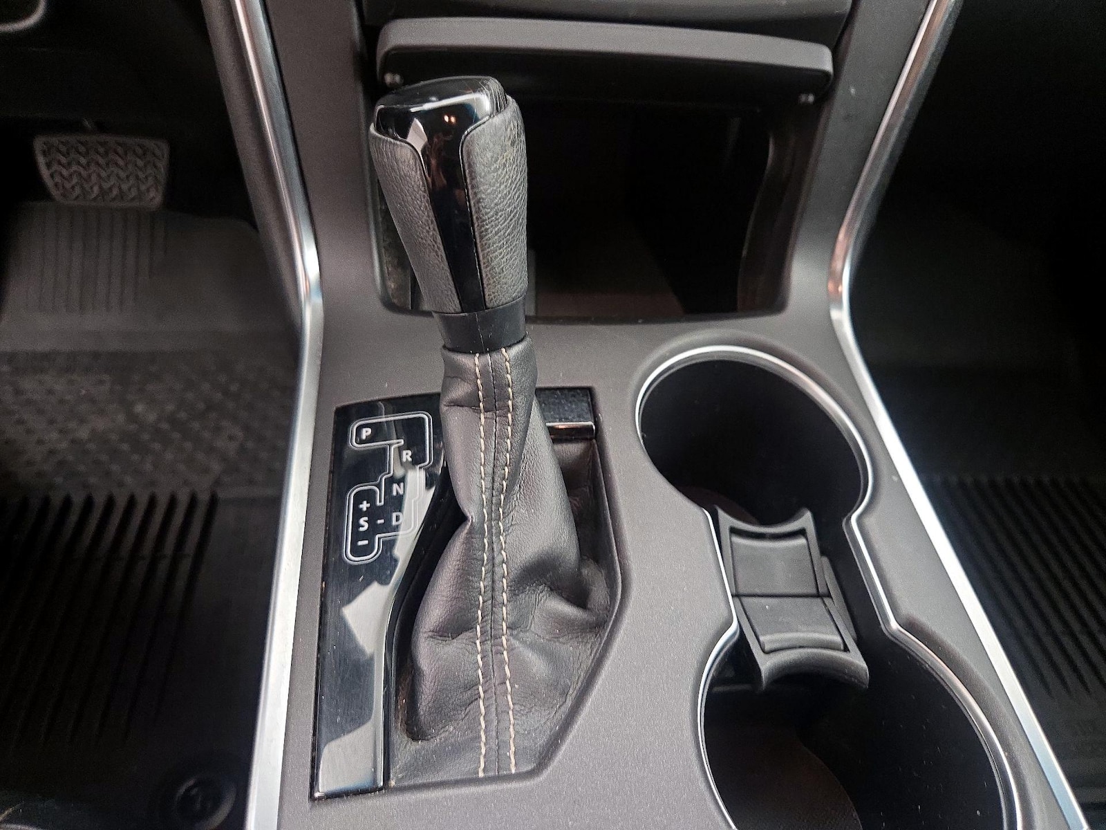 2016 Toyota Camry XLE - Photo 18