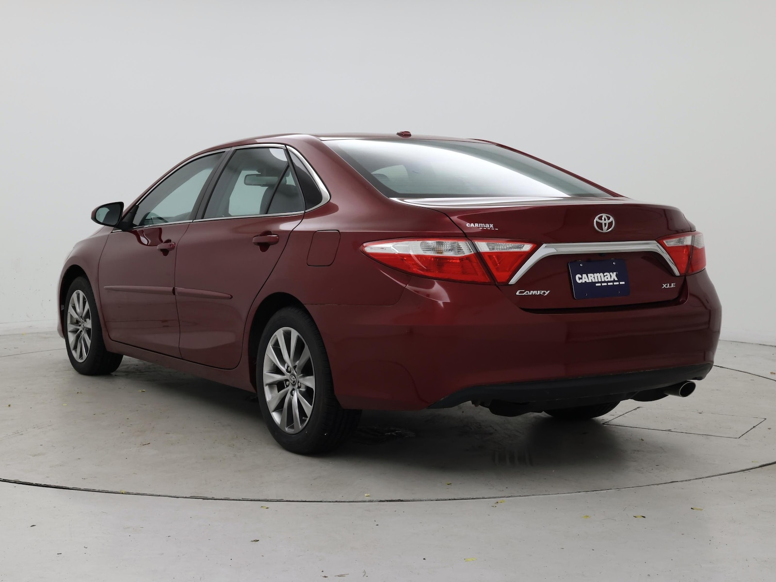 2016 Toyota Camry XLE - Photo 3