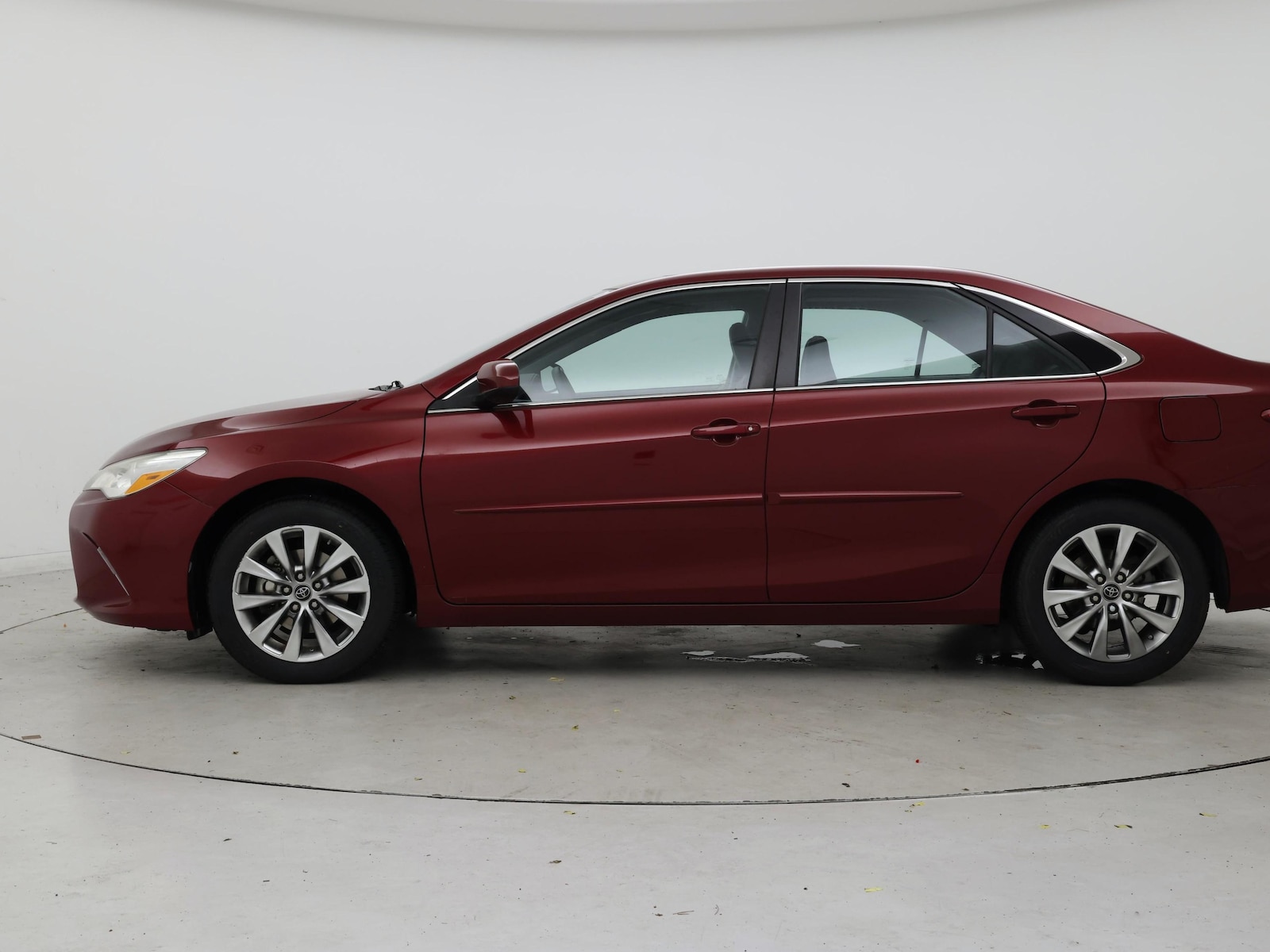 2016 Toyota Camry XLE - Photo 4