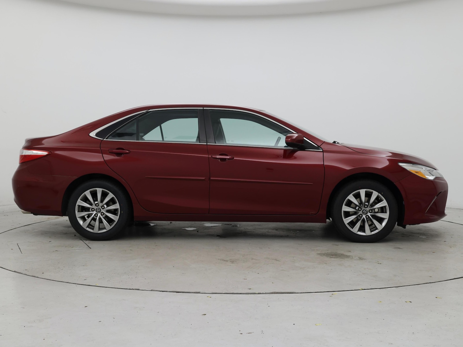 2016 Toyota Camry XLE - Photo 8