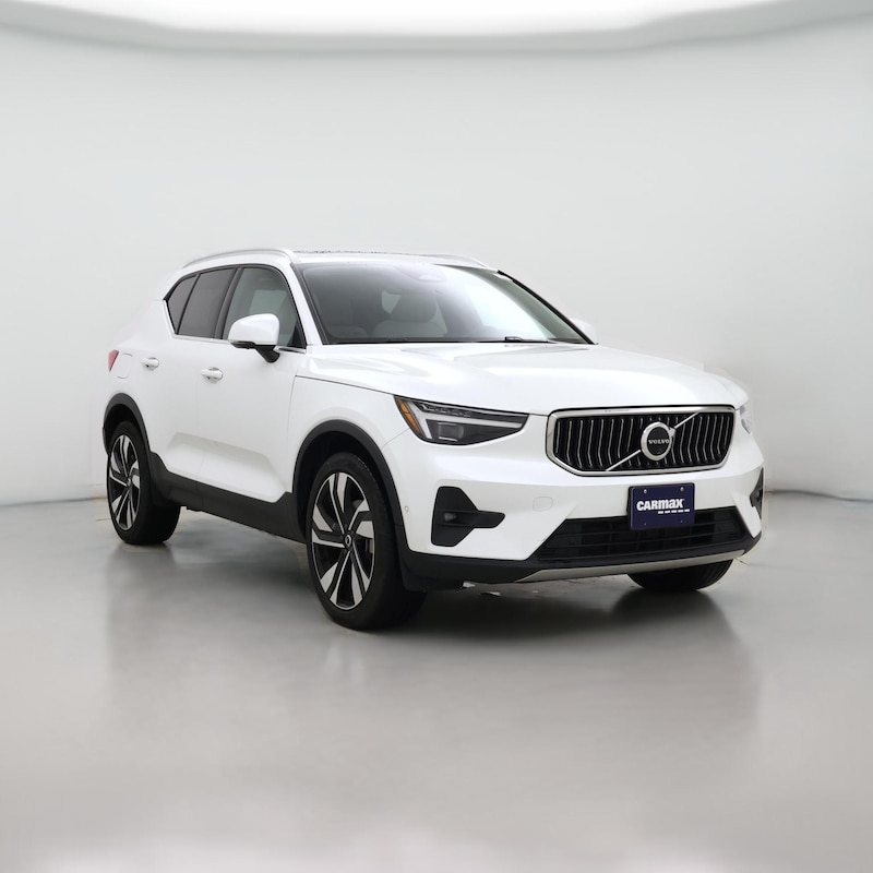 2025 Volvo XC40 B5 Plus Bright Theme