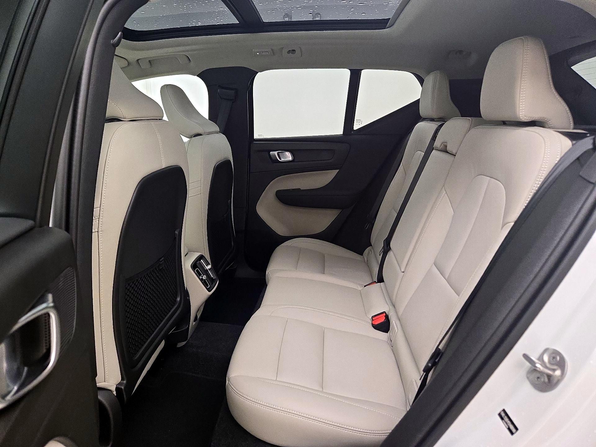 Thumbnail: 2025 Volvo XC40 - 20