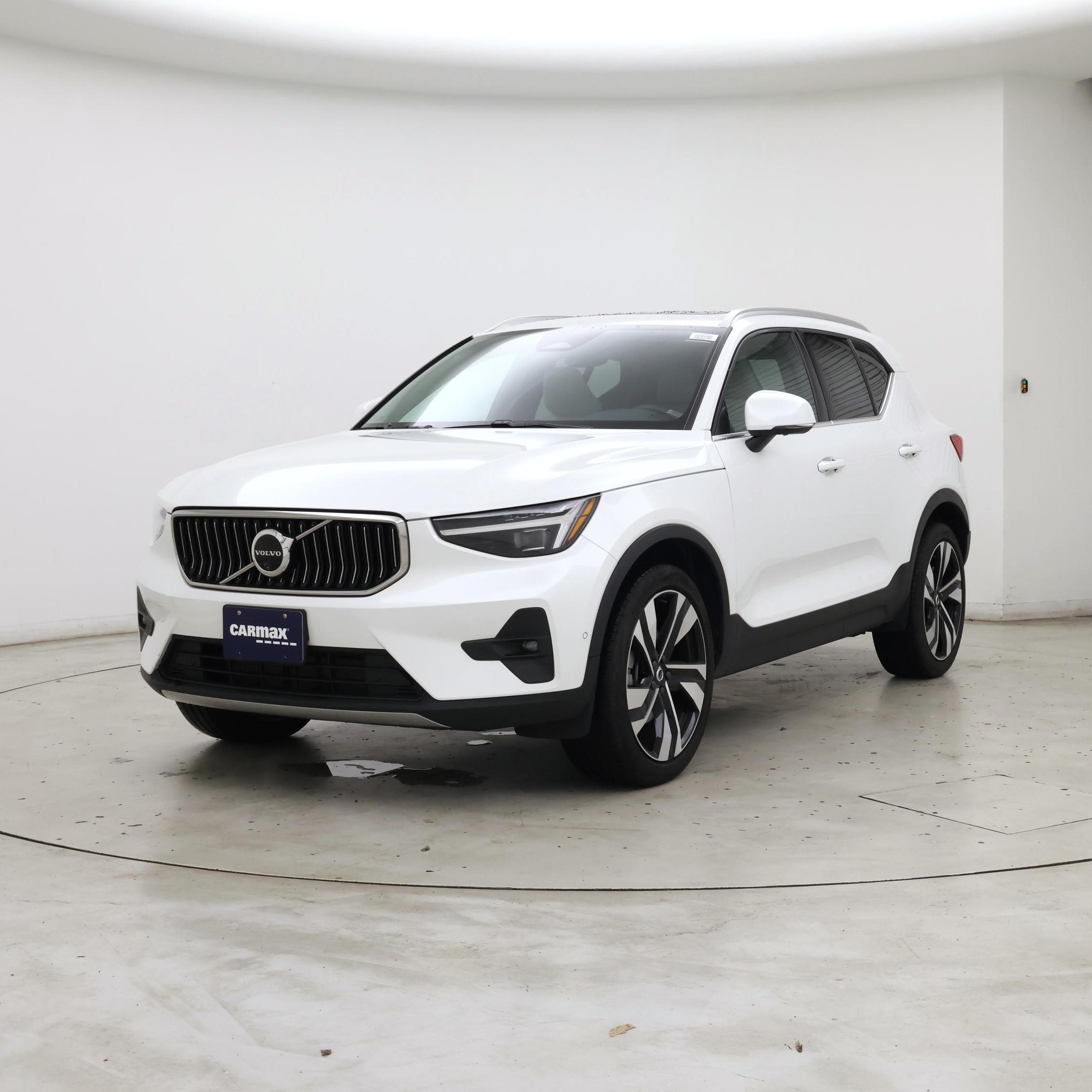 Thumbnail: 2025 Volvo XC40 - 4