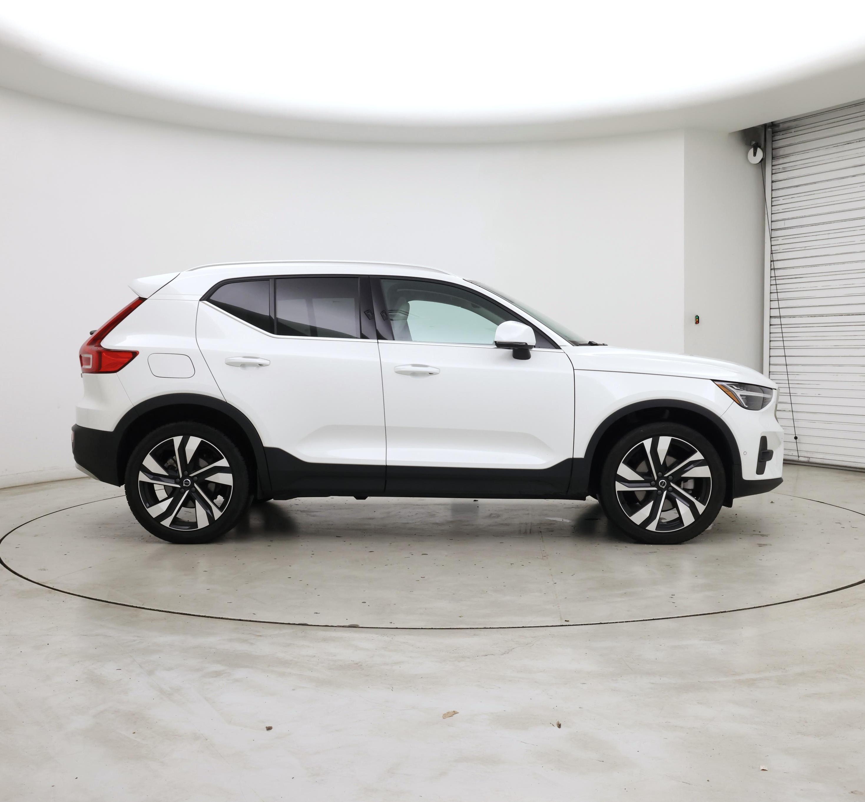 Thumbnail: 2025 Volvo XC40 - 7