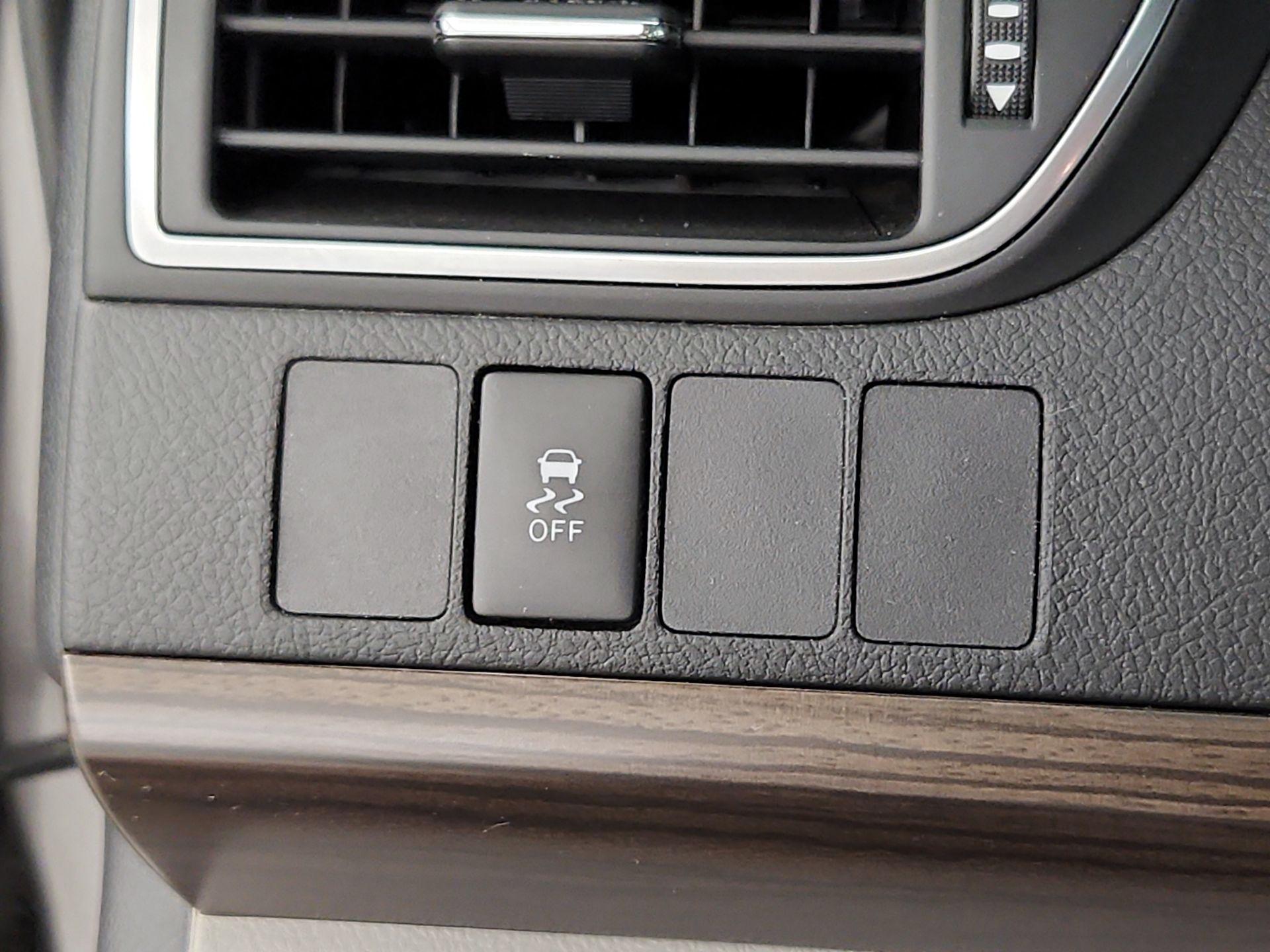 Thumbnail: 2016 Toyota Camry - 13