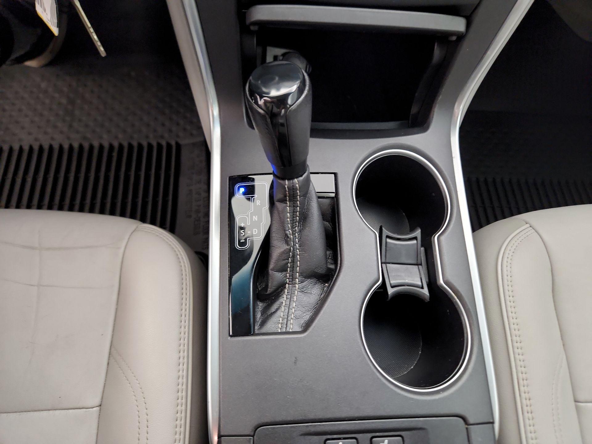 Thumbnail: 2016 Toyota Camry - 18
