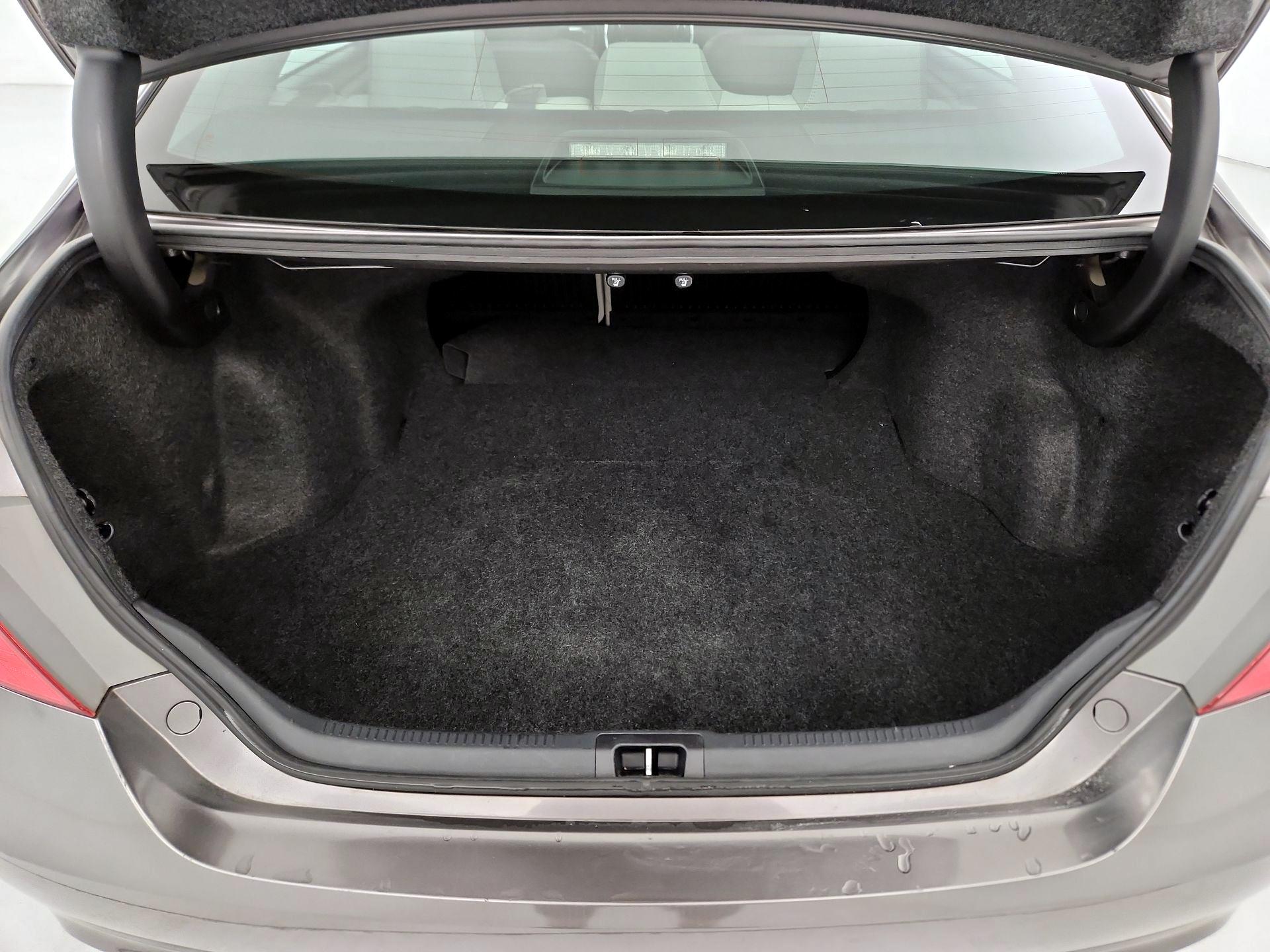 Thumbnail: 2016 Toyota Camry - 20