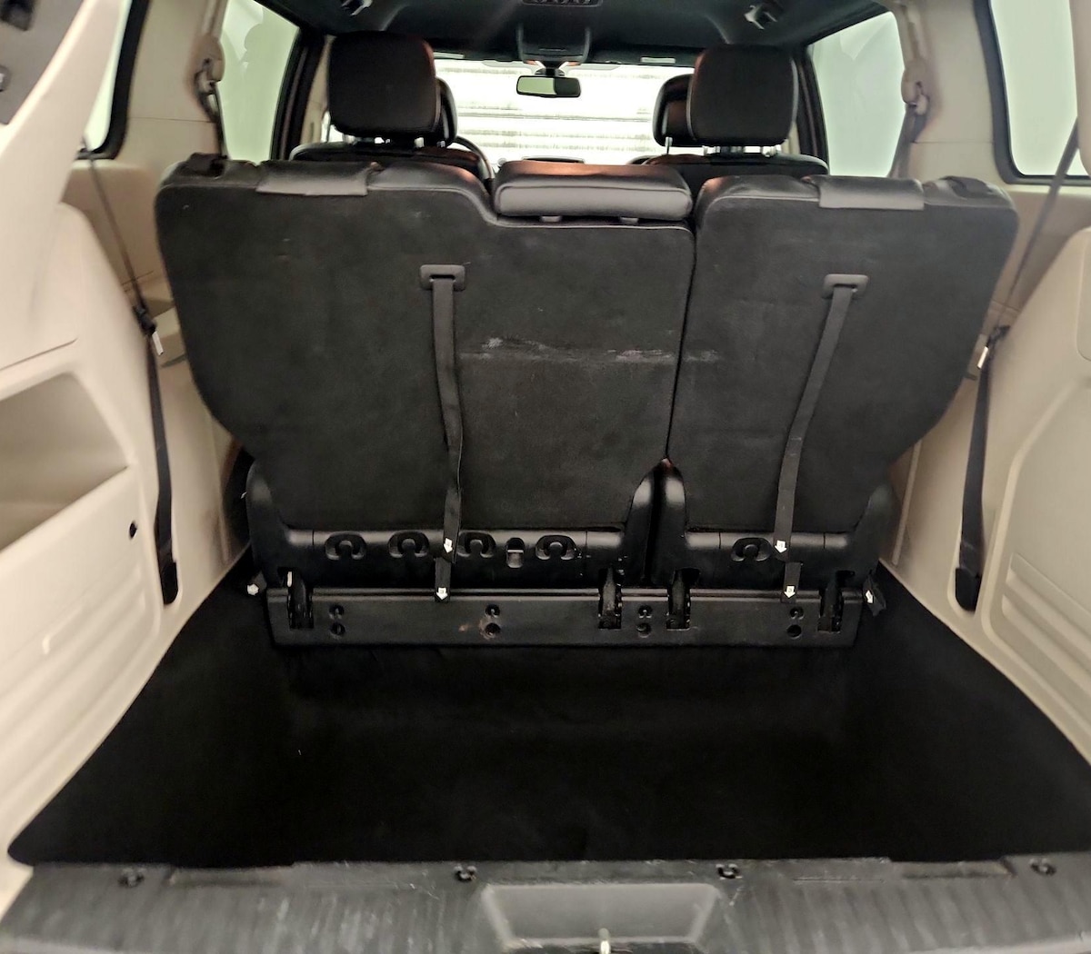 Trunk/Cargo (Seats Up)